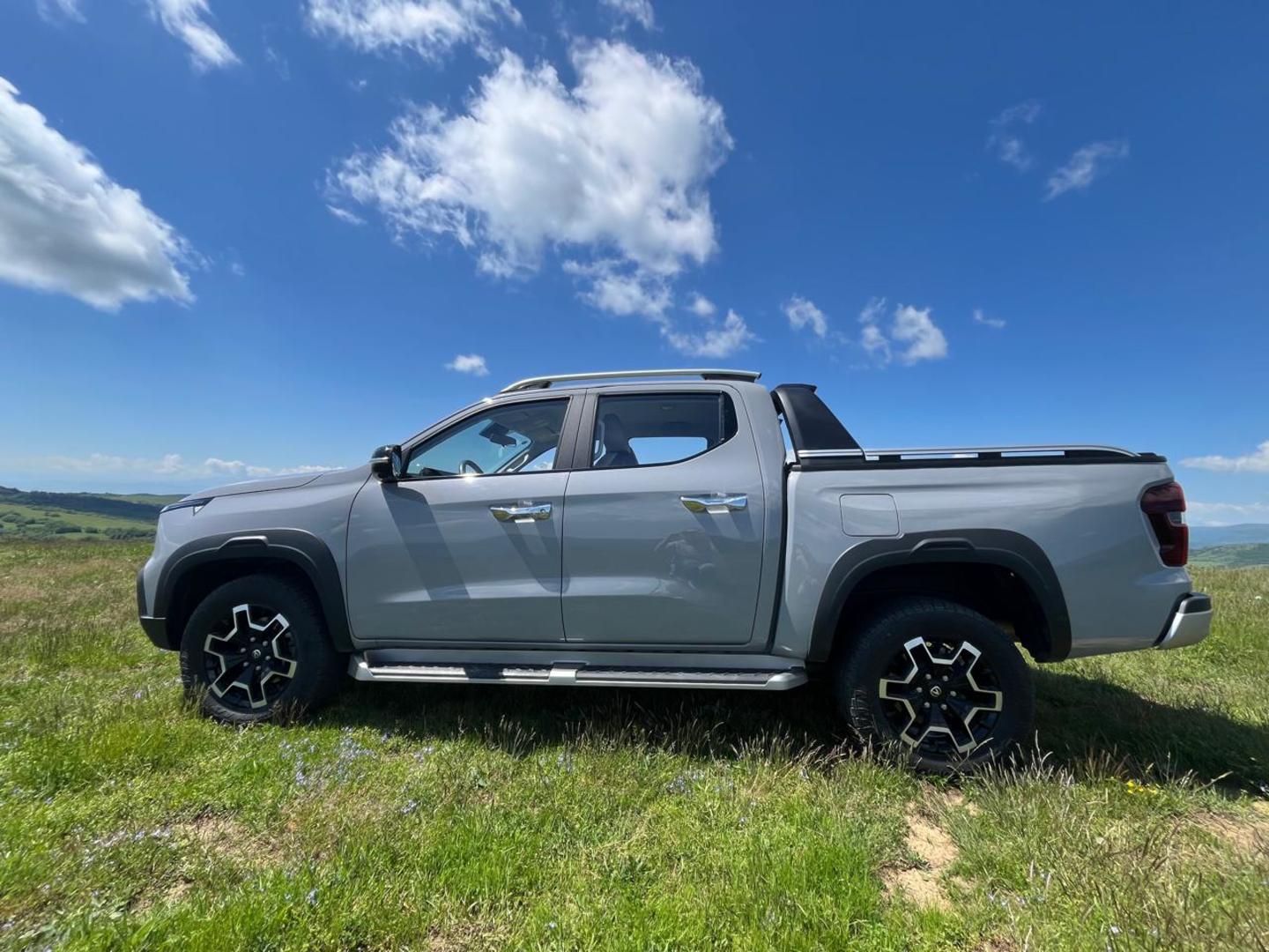 Toyota Hilux 2024 — photo 2