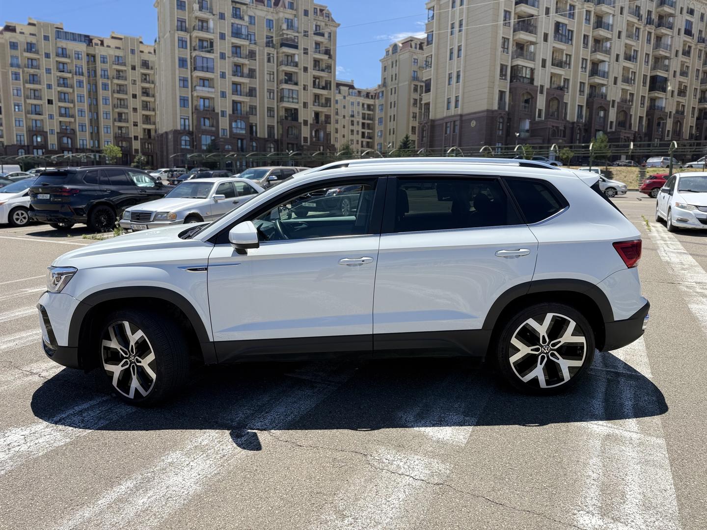 Volkswagen Taos 2023 — photo 2