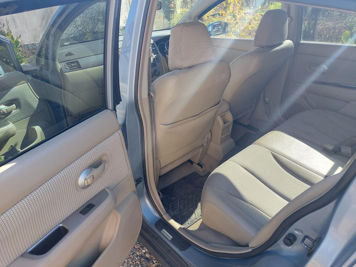 Nissan Tiida 2004 — photo 2