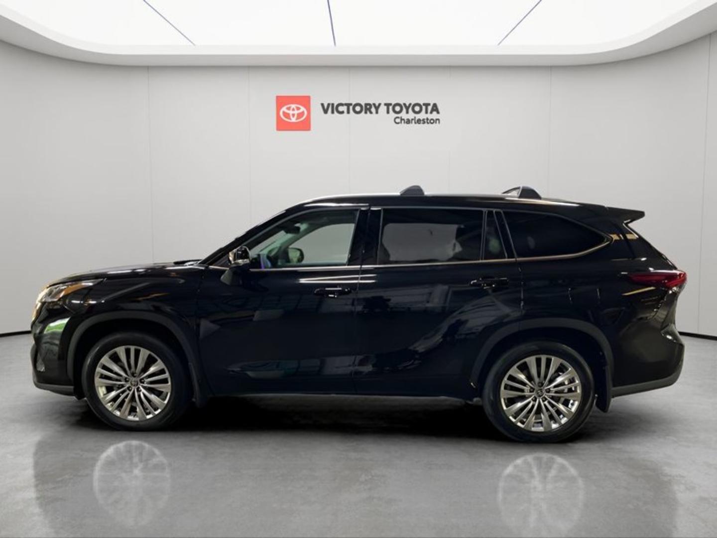 Toyota Highlander 2025 — photo 2