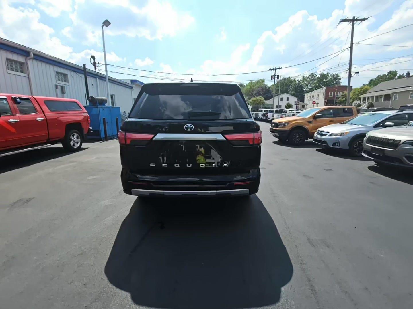 Toyota Sequoia 2024 — photo 2