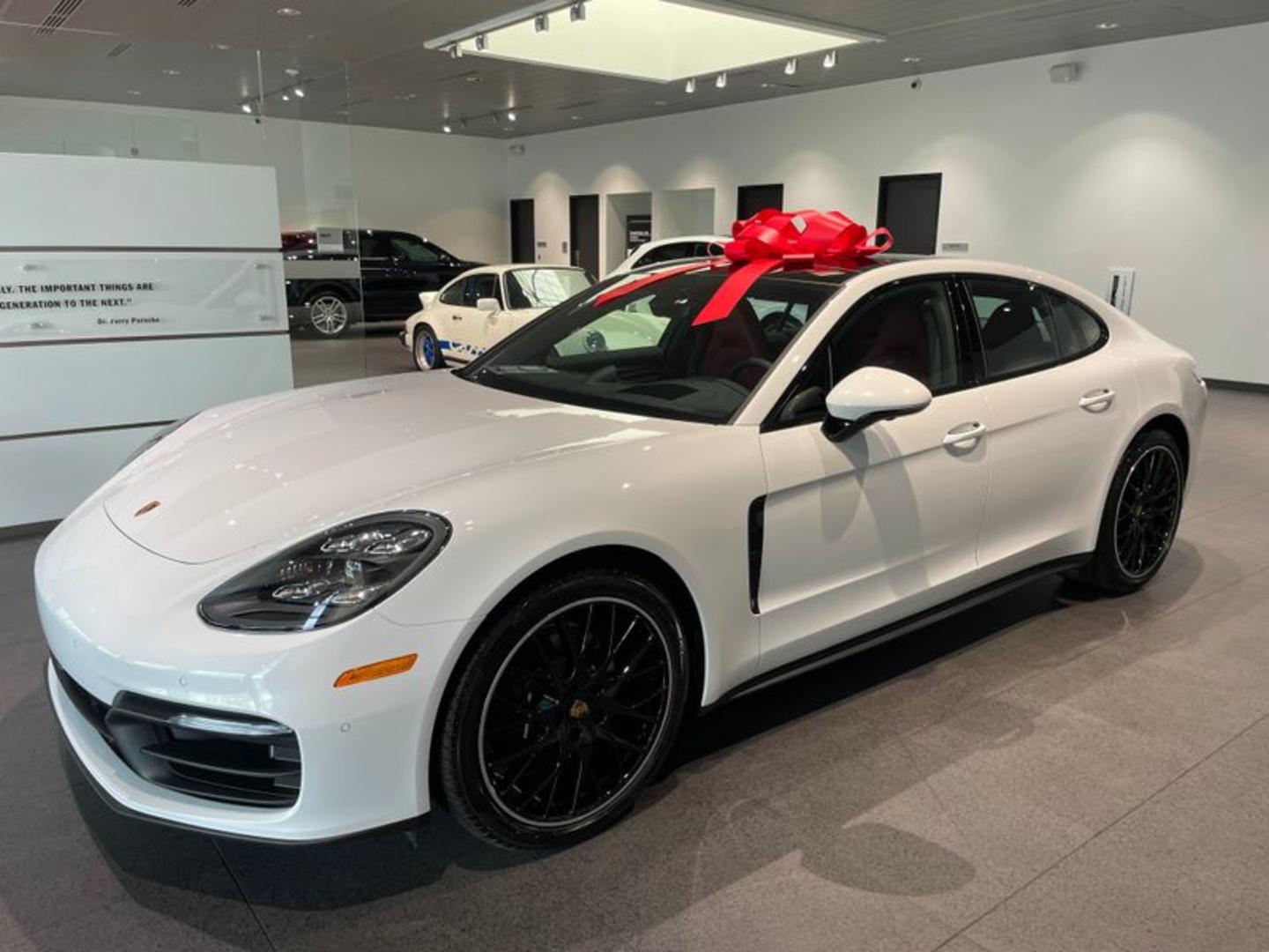 Porsche Panamera 2022 — photo 2