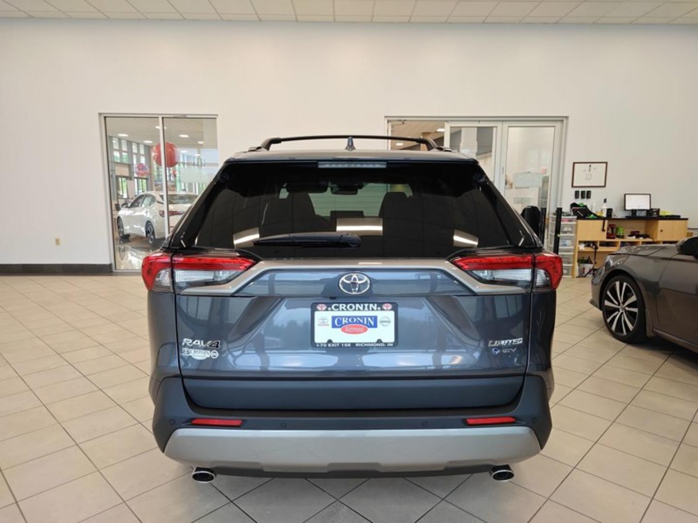 Toyota RAV4 2025 — photo 2