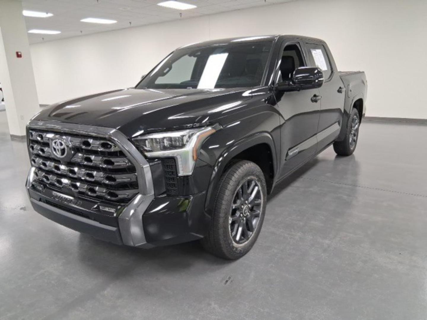 Toyota Tundra 2022 — photo 2