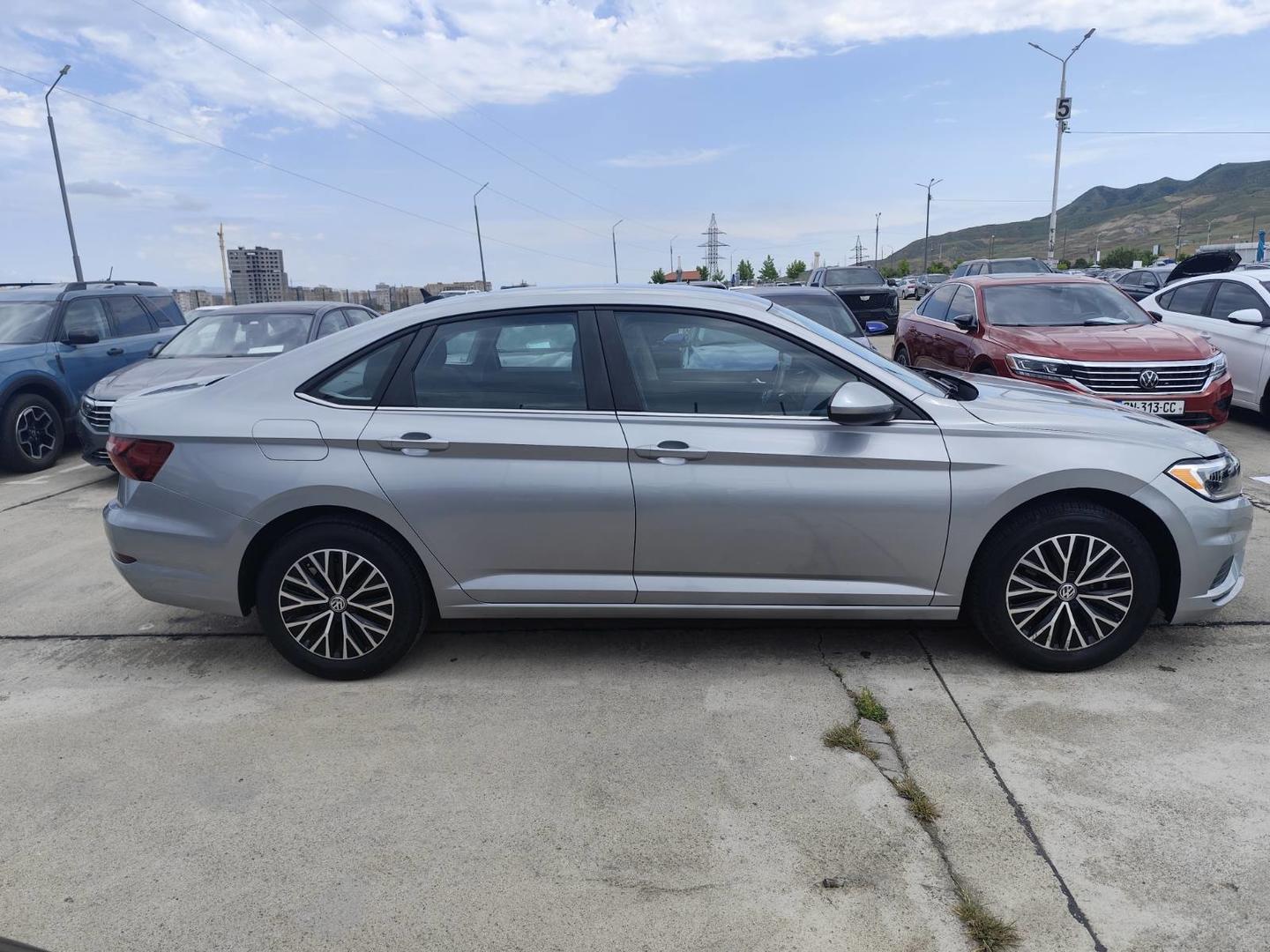 Volkswagen Jetta 2020 — photo 2