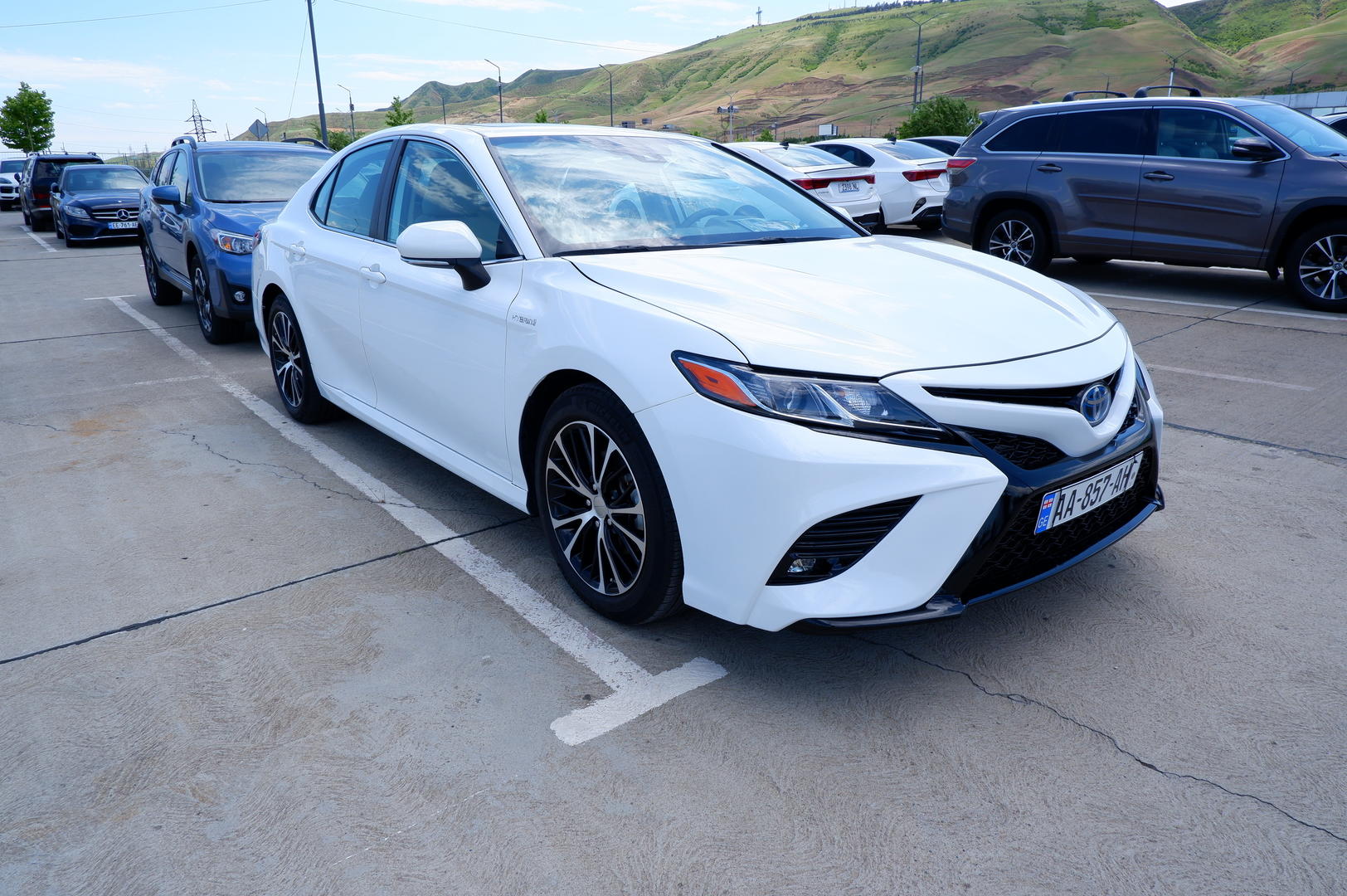 Toyota Camry 2020 — photo 2