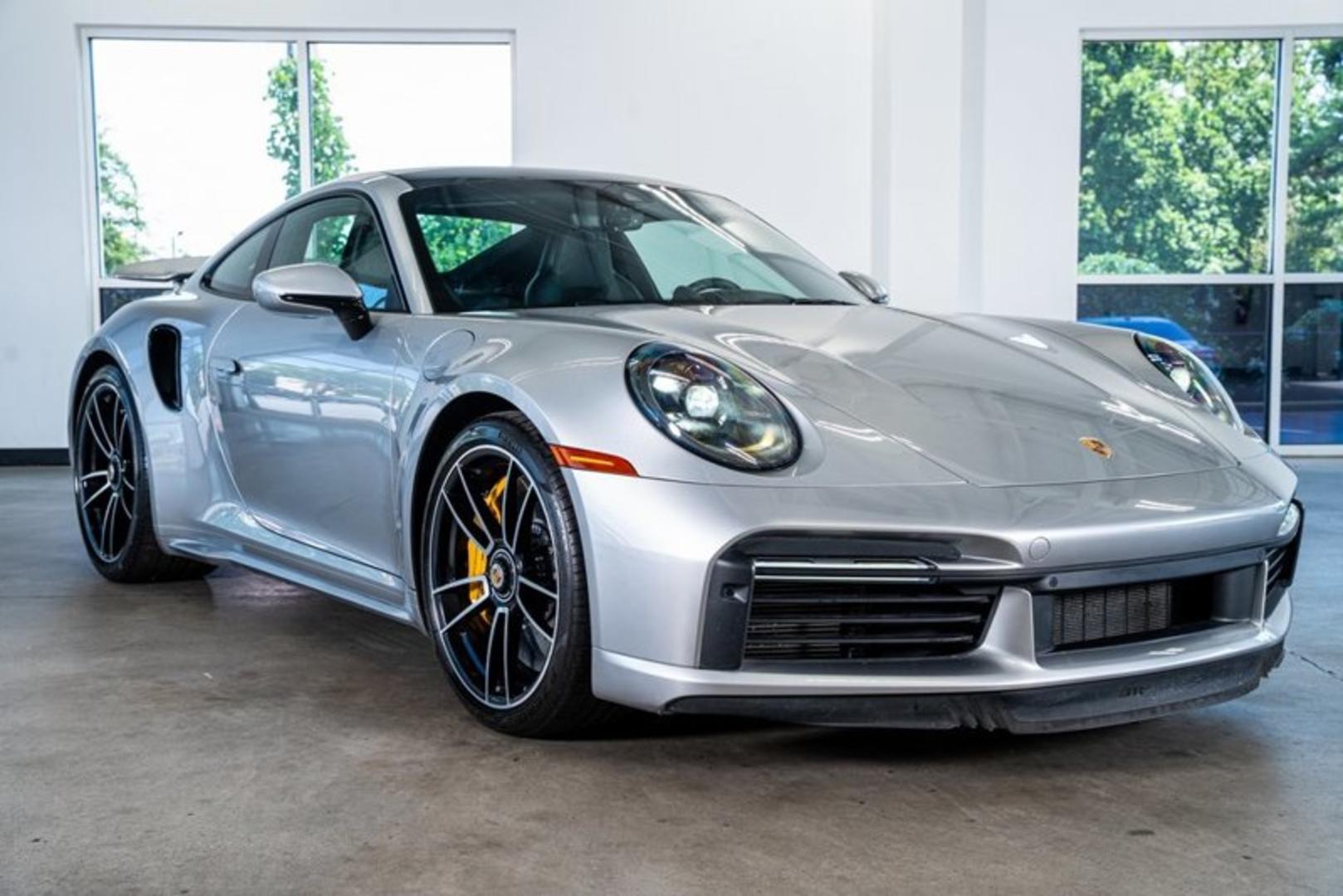 Porsche 911 2021 — photo 2