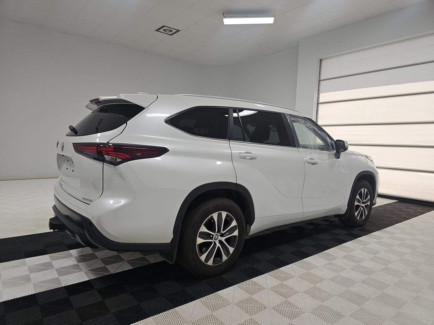Toyota Highlander 2024 — photo 2