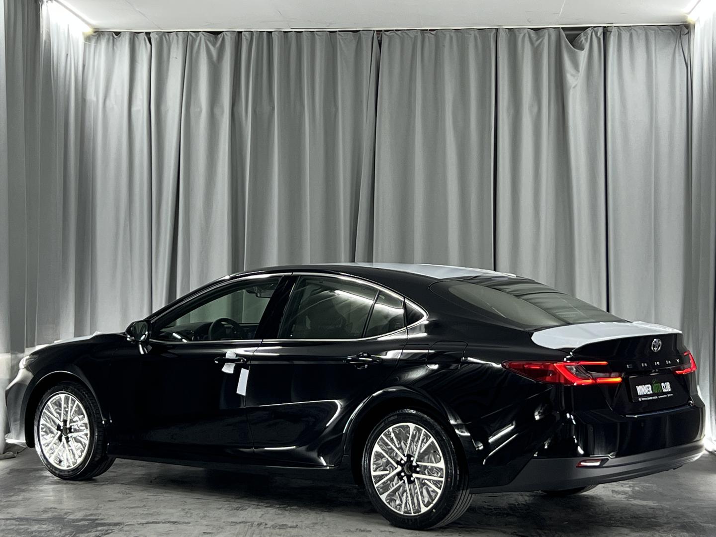 Toyota Camry 2026 — photo 2