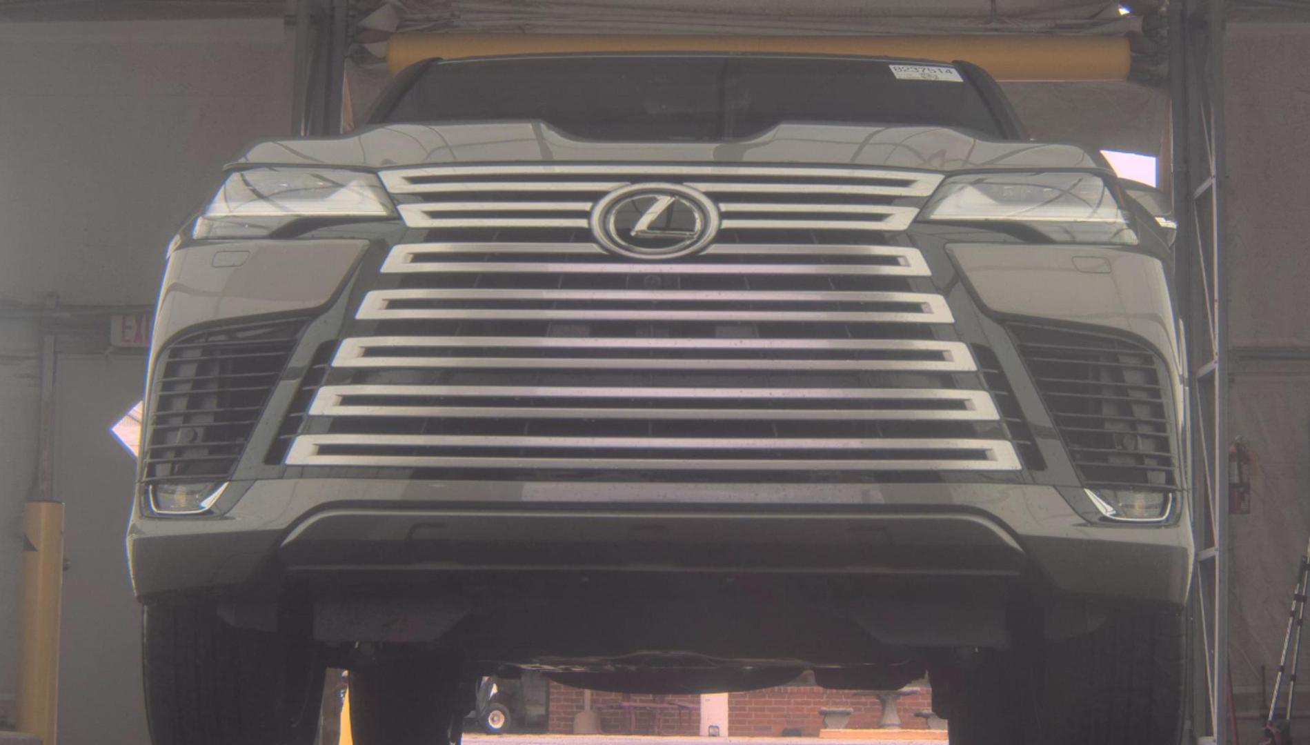 Lexus lx 600 2024 — photo 2