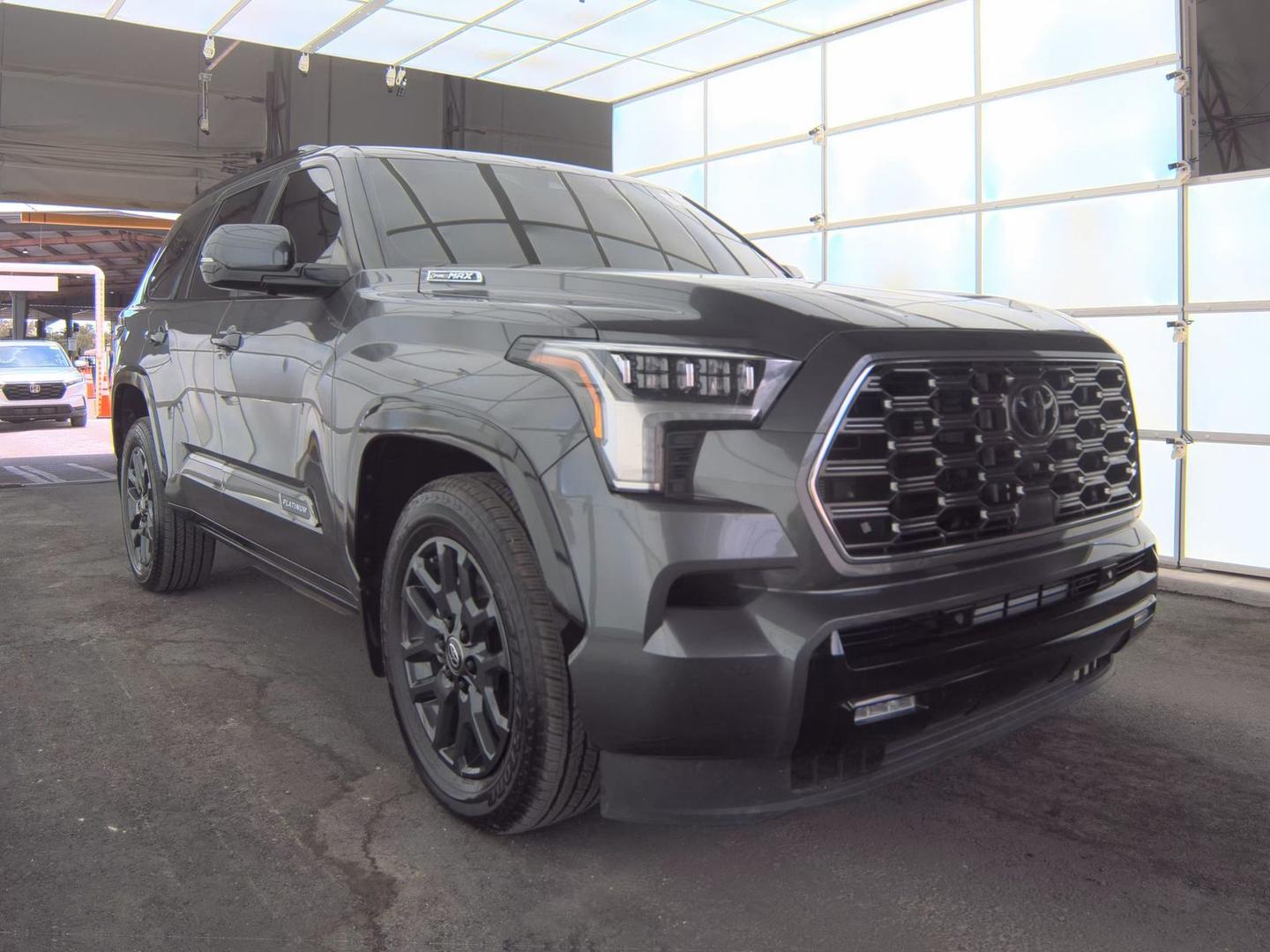 Toyota Sequoia 2025 — photo 2