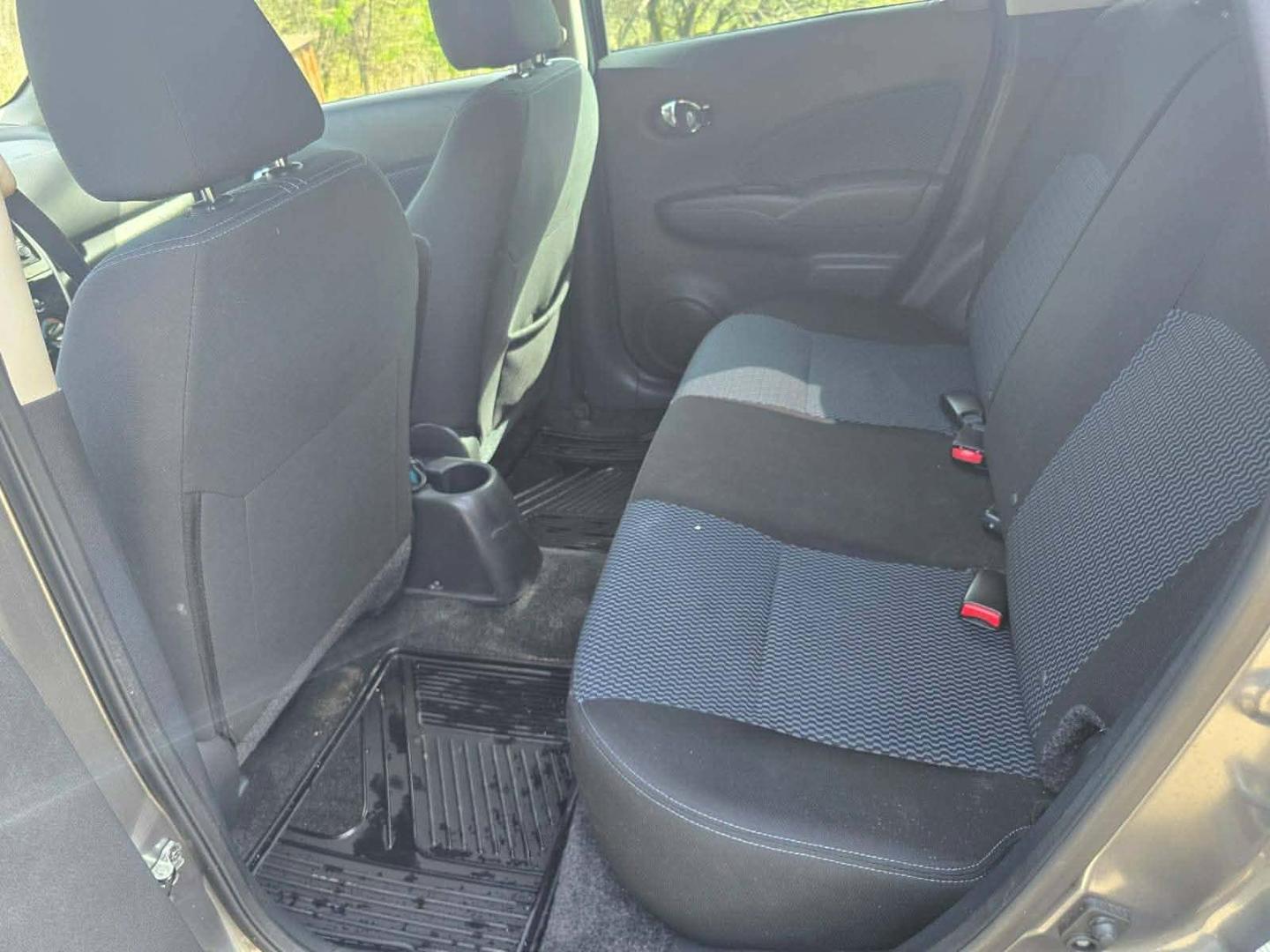 Nissan Versa 2018 — photo 2