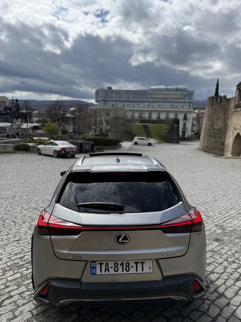 Lexus UX 200 2019 — photo 2