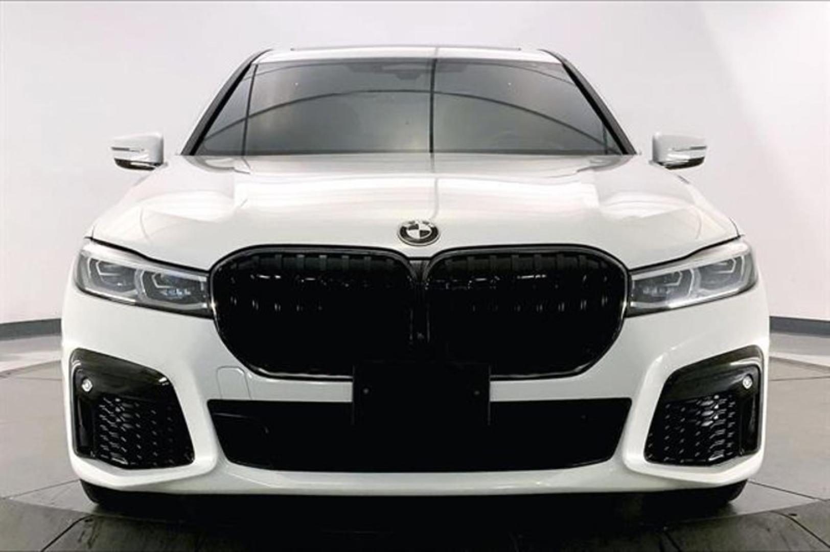BMW 750 2023 — photo 2