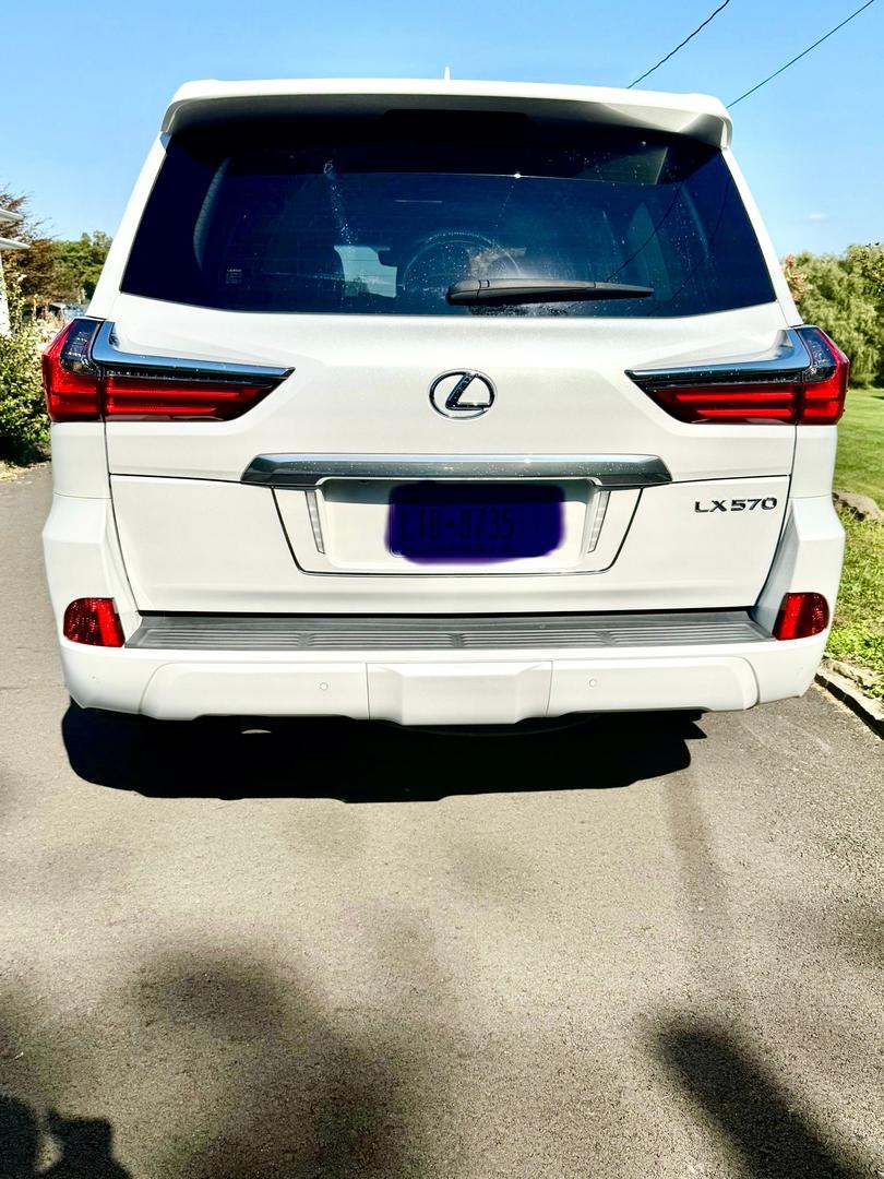 Lexus LX 570 2020 — photo 2