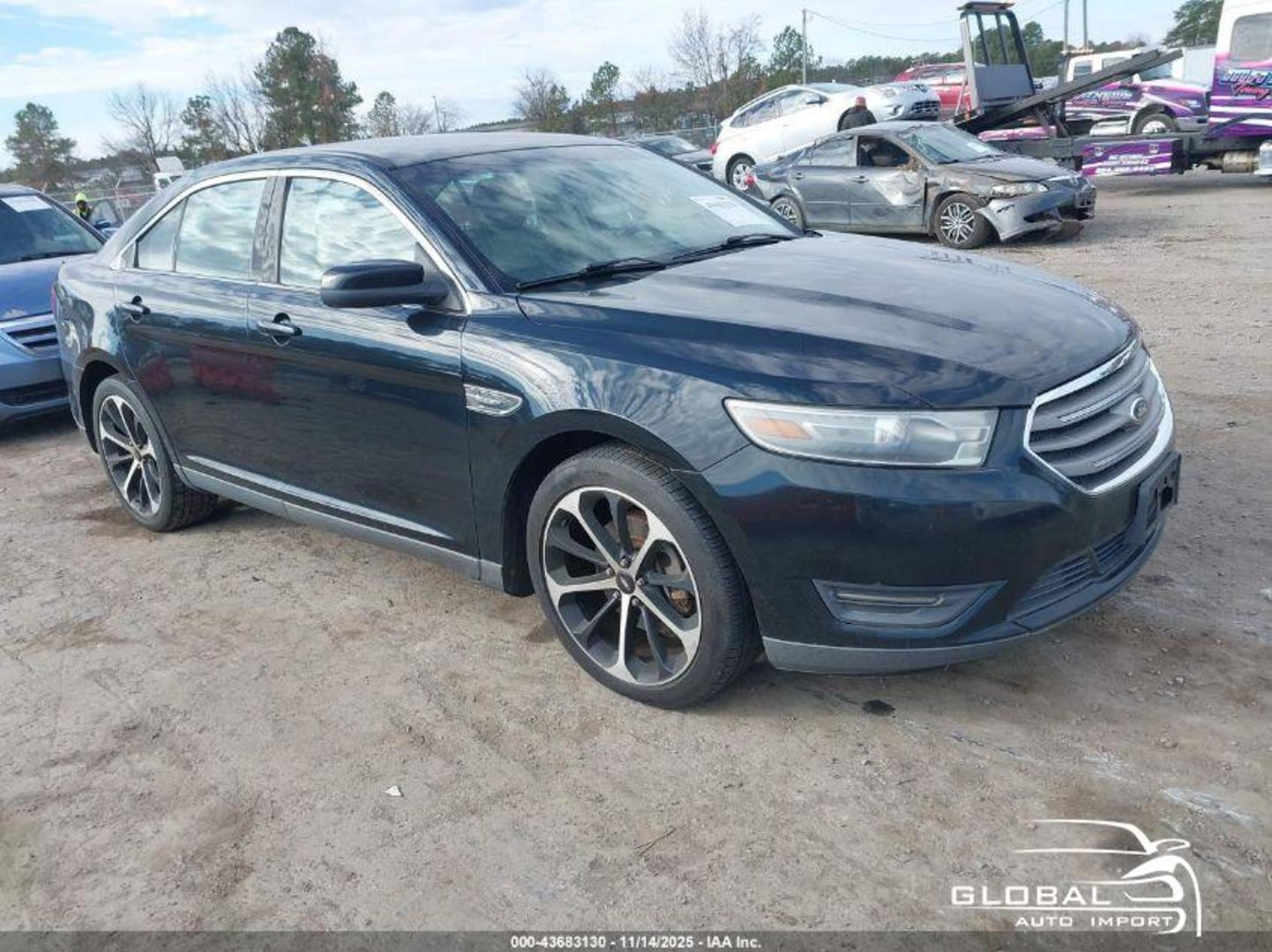 Ford Taurus 2013 — photo 2