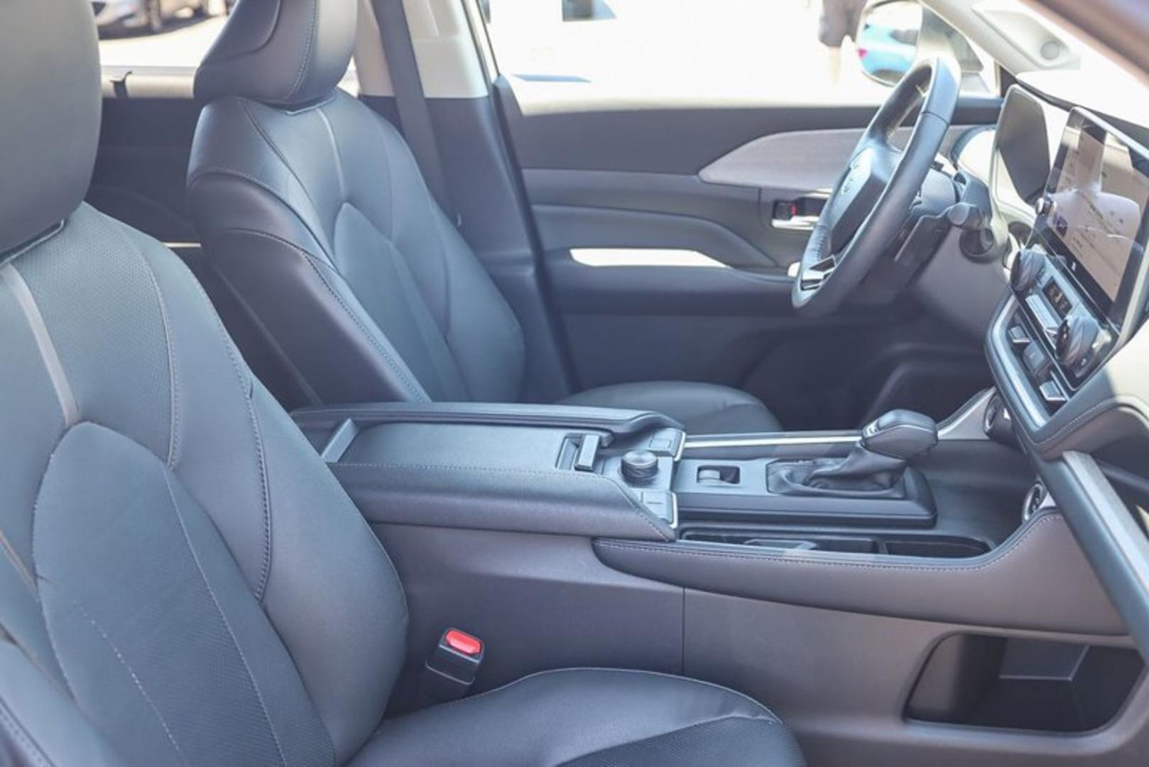 Toyota Grand Highlander 2024 — photo 2
