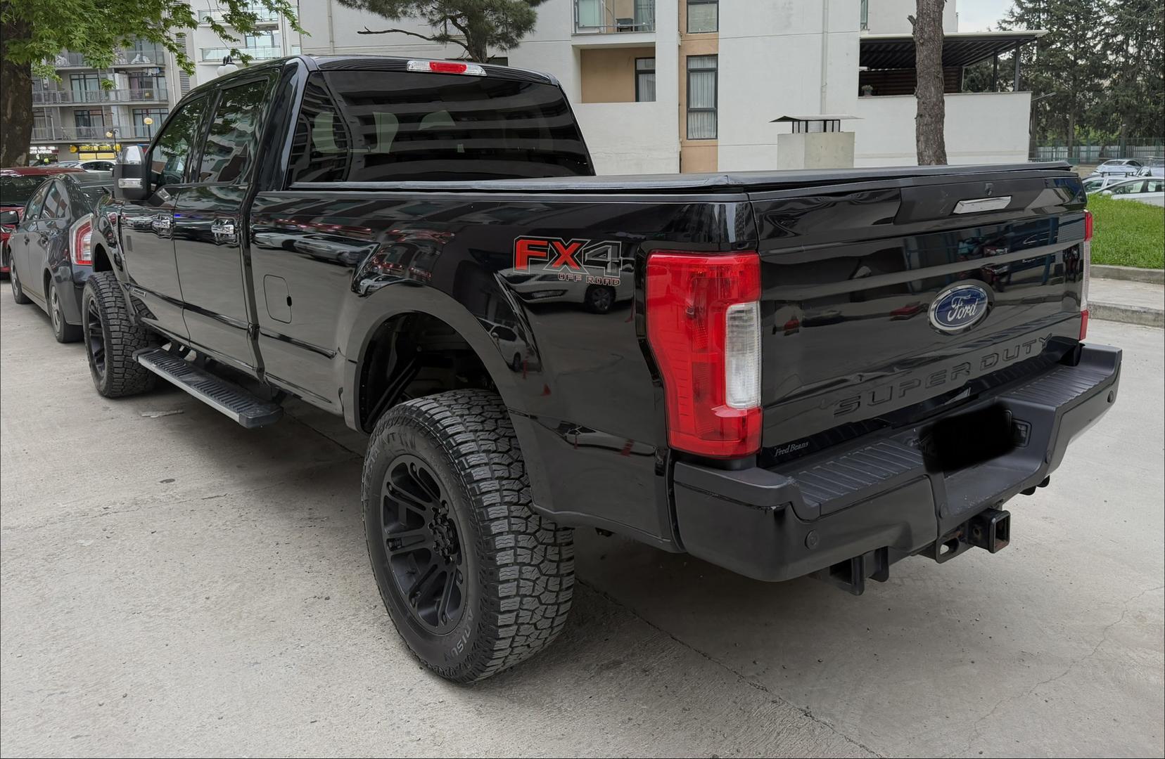 Ford F-350 2018 — photo 2