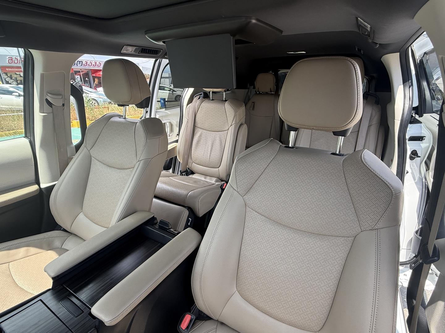 Toyota Sienna 2021 — photo 2