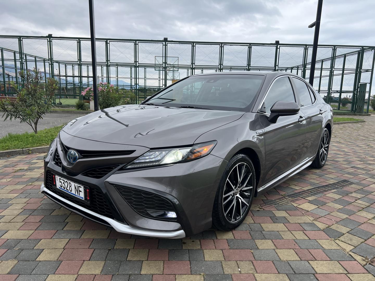Toyota Camry 2021 — photo 2