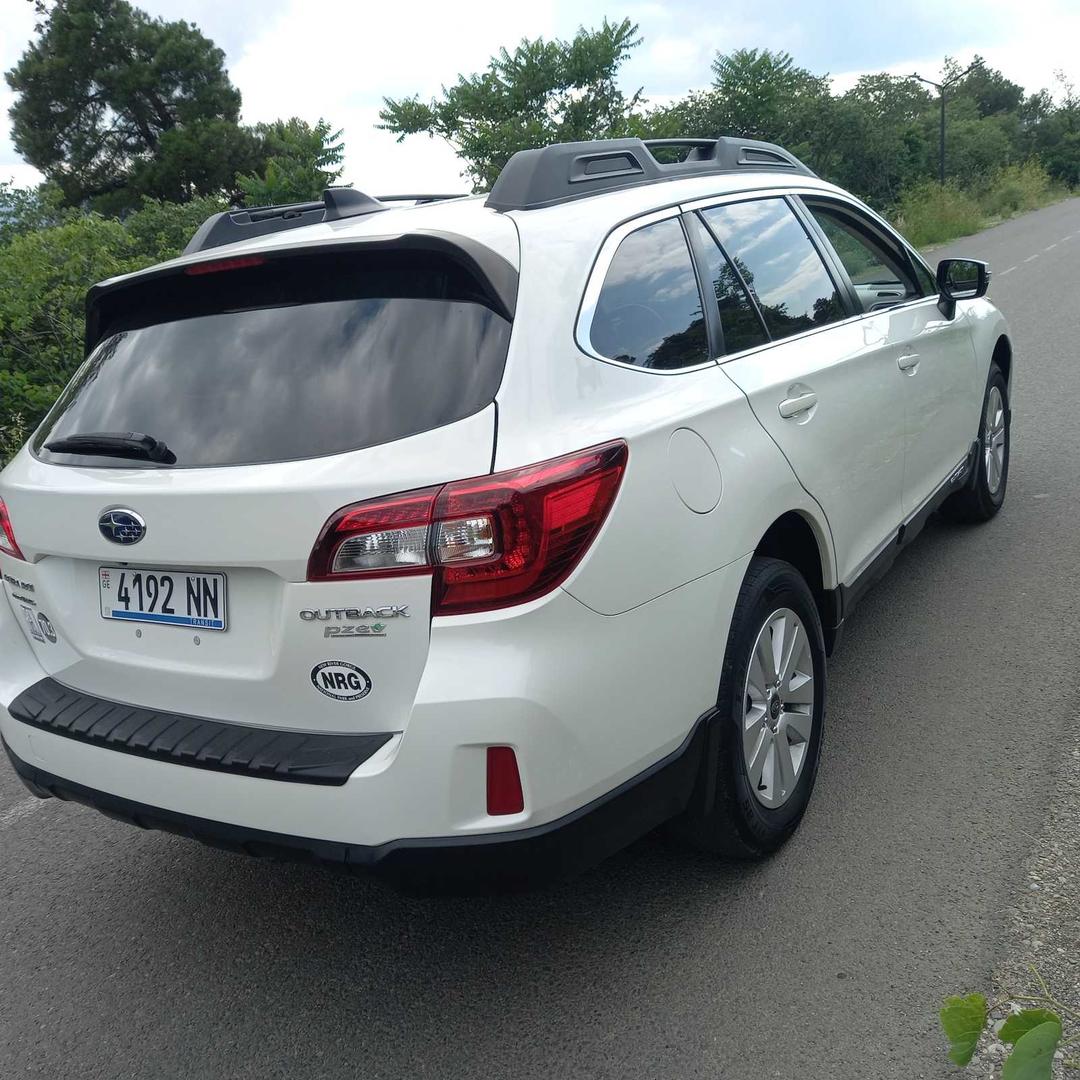 Subaru Outback 2017 — photo 2