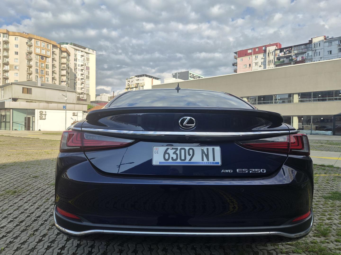 Lexus ES 250 2022 — photo 2