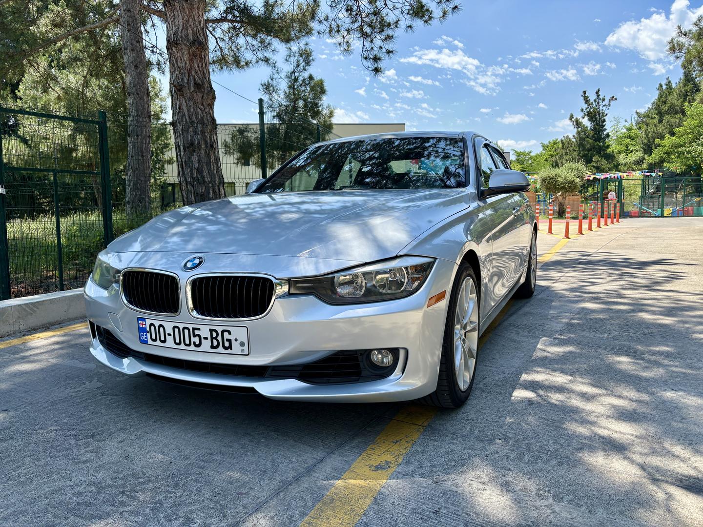 BMW 320 2014 — photo 2
