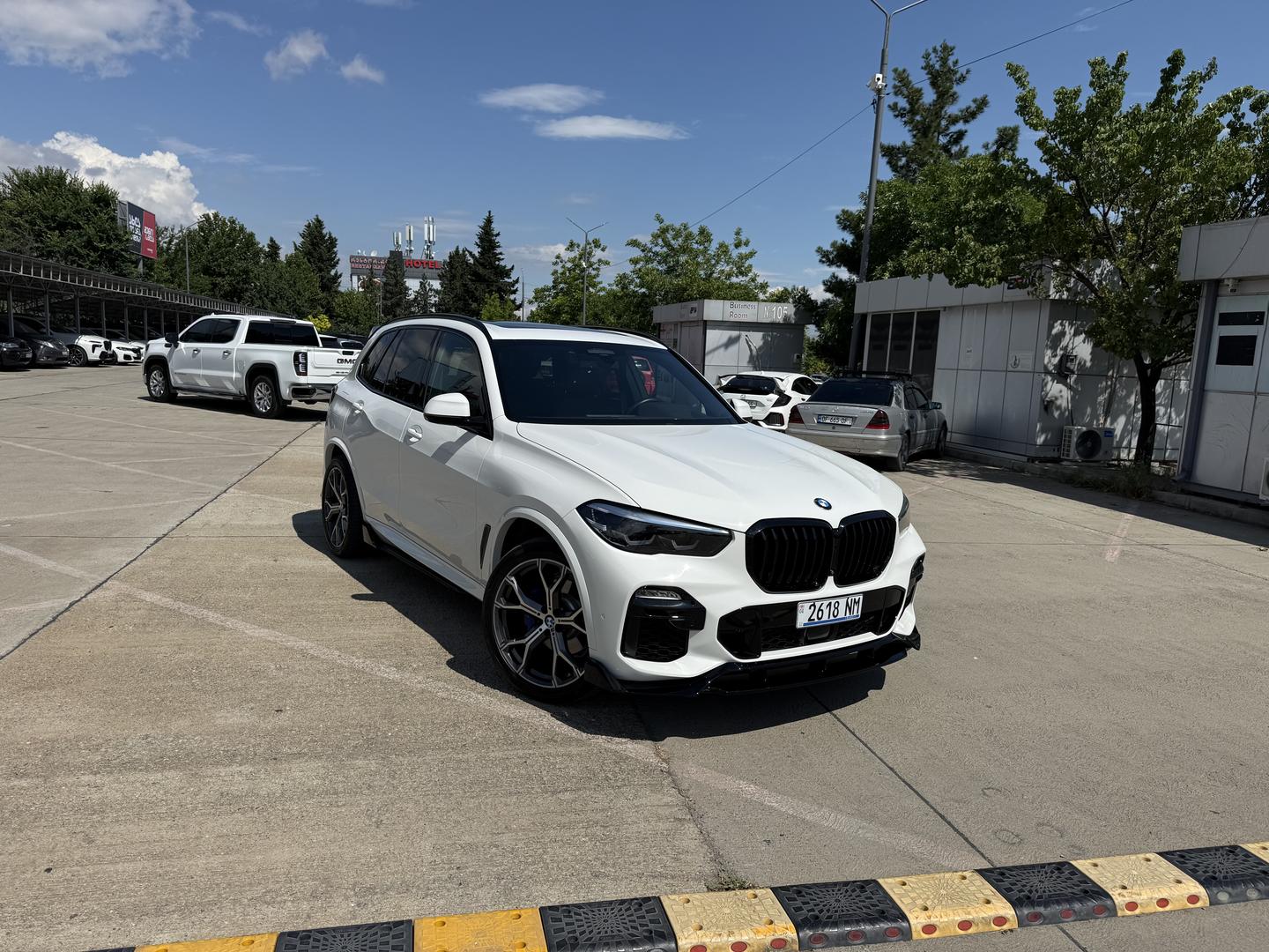 BMW X5 2021 — photo 2