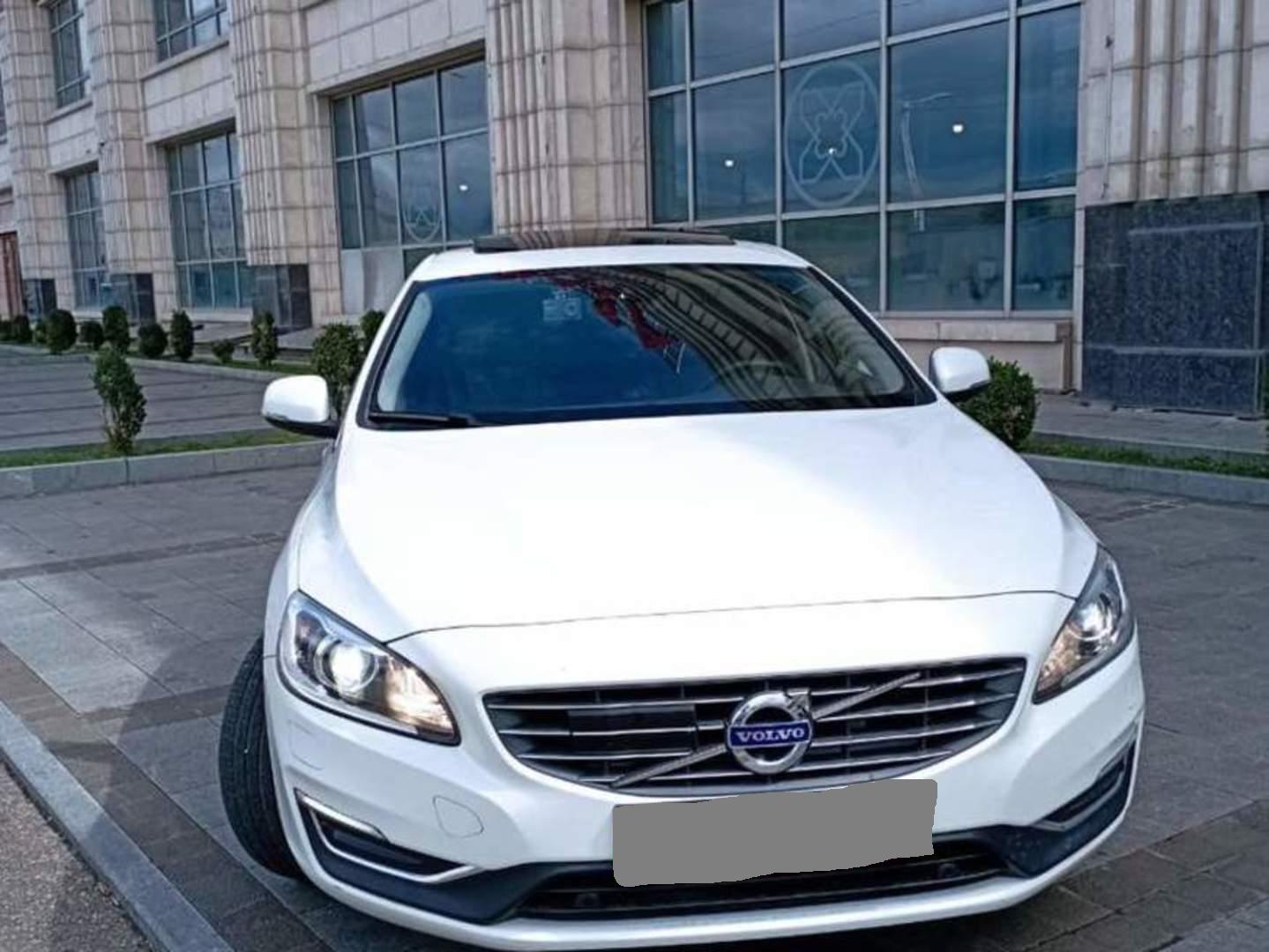 Volvo S60 2018 — photo 2