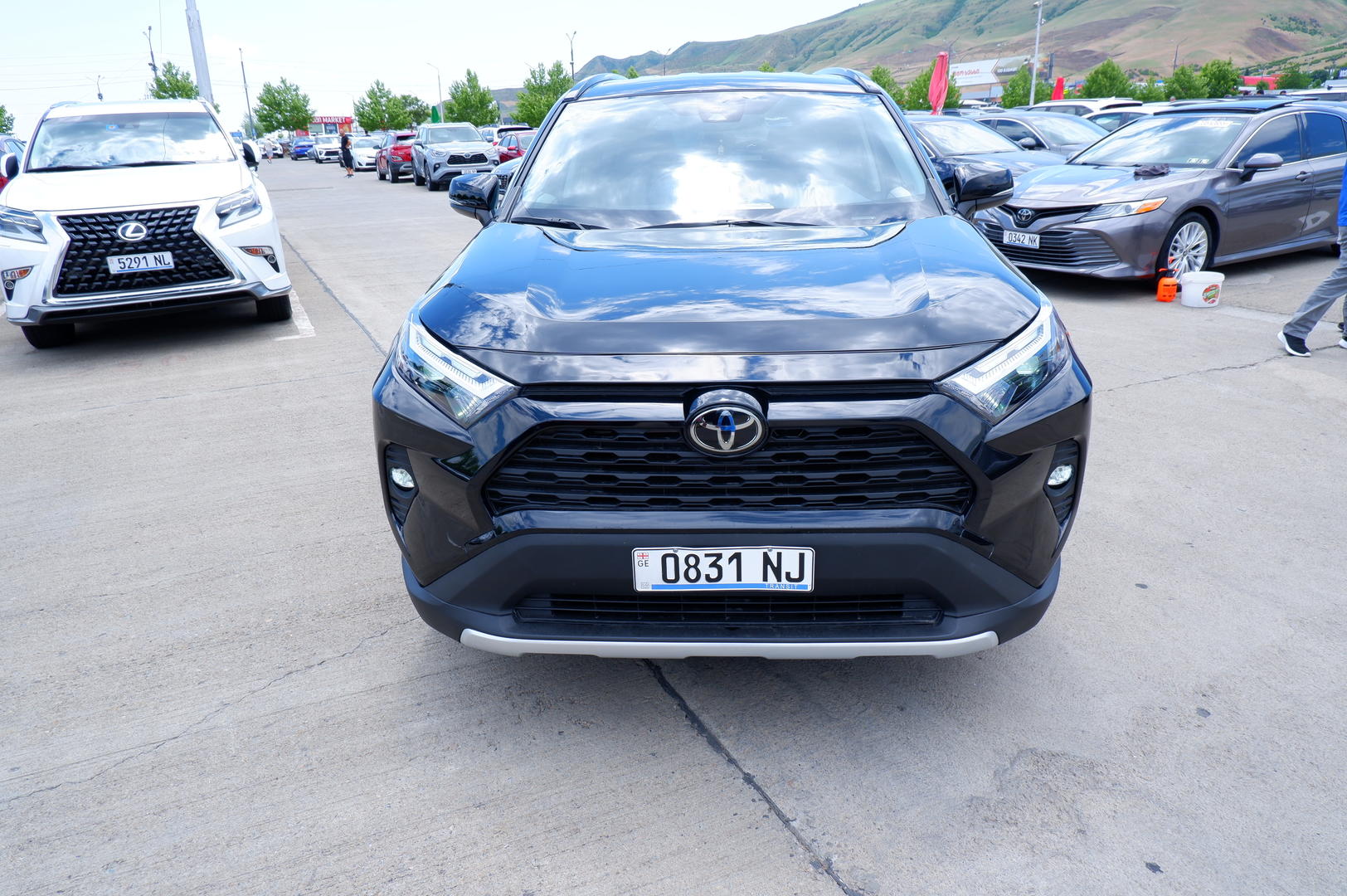 Toyota RAV4 2023 — photo 2