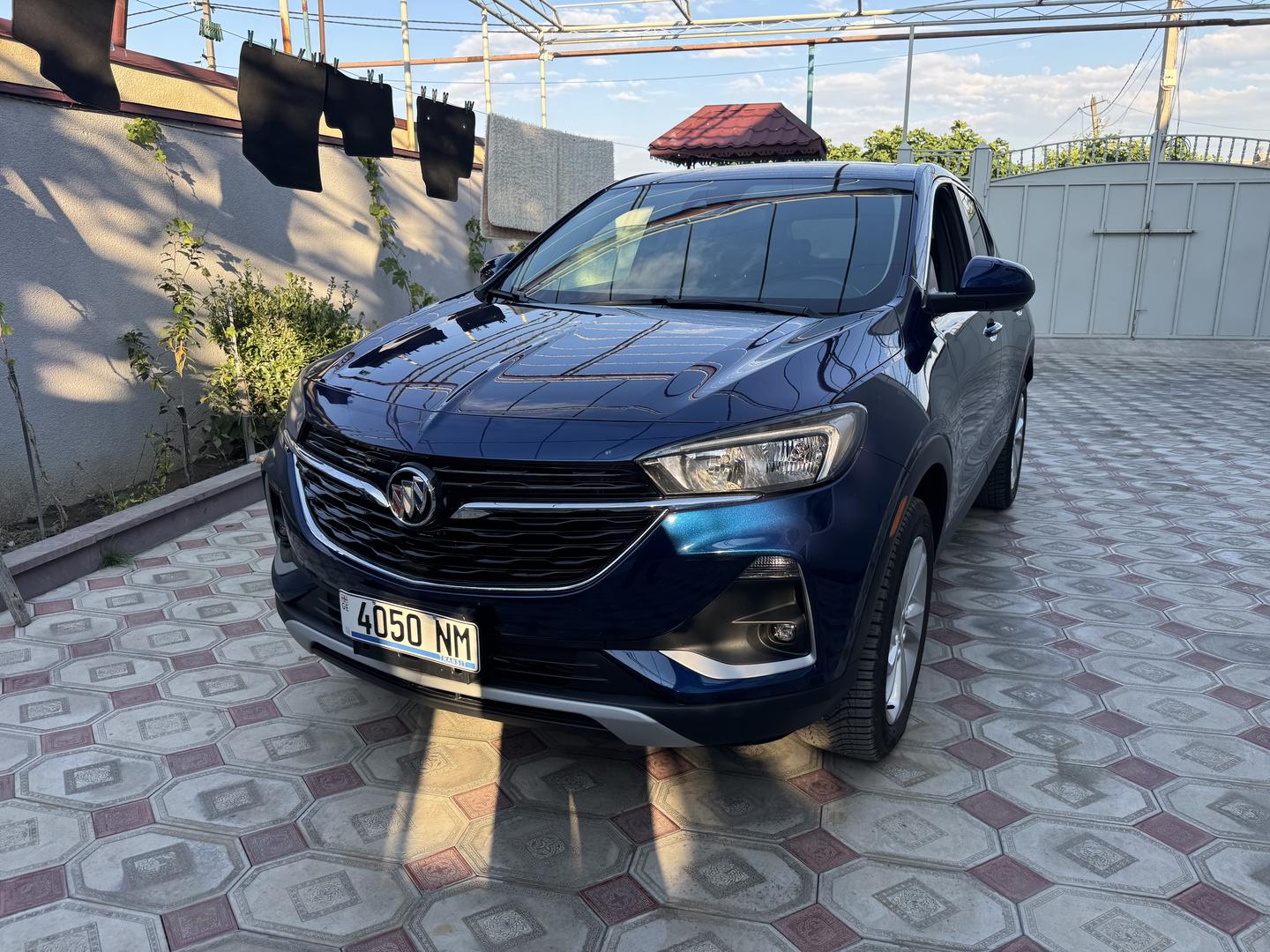 Buick Encore 2021 — photo 2