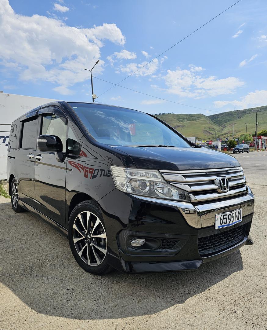 Honda Stepwgn 2014 — photo 2