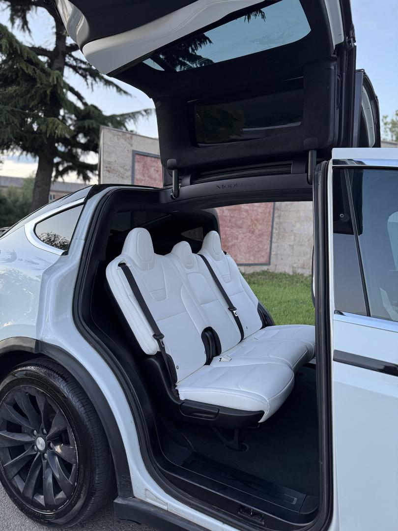 Tesla Model X 2017 — photo 2