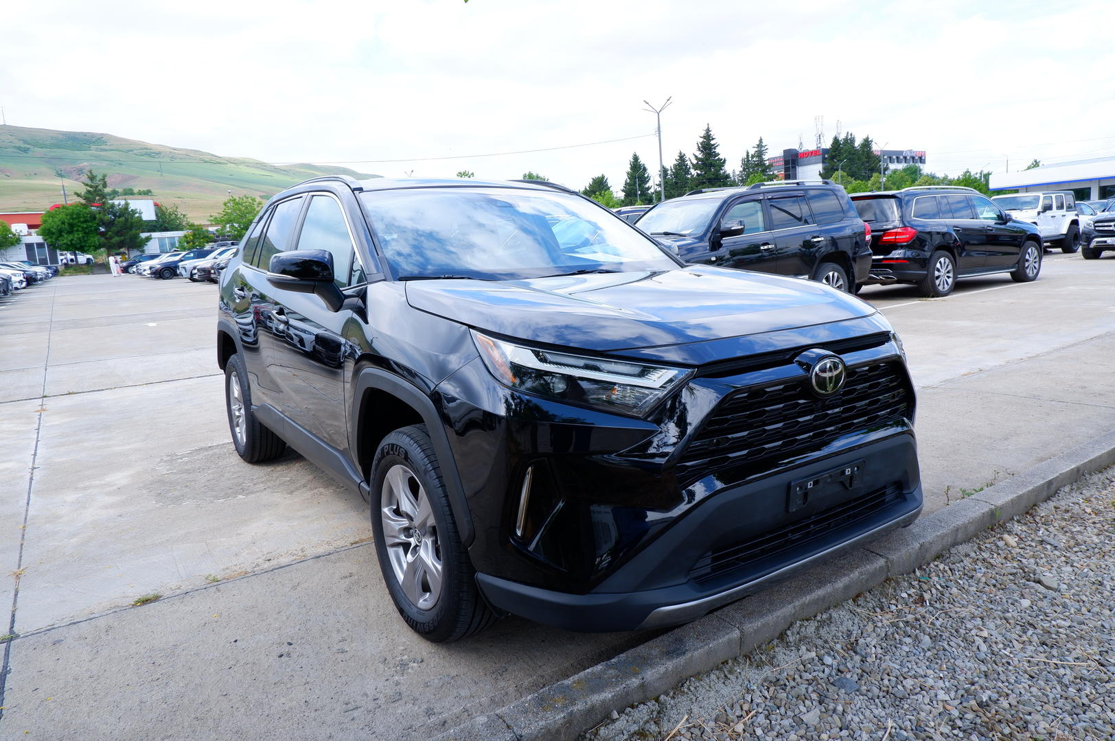 Toyota RAV4 2022 — photo 2