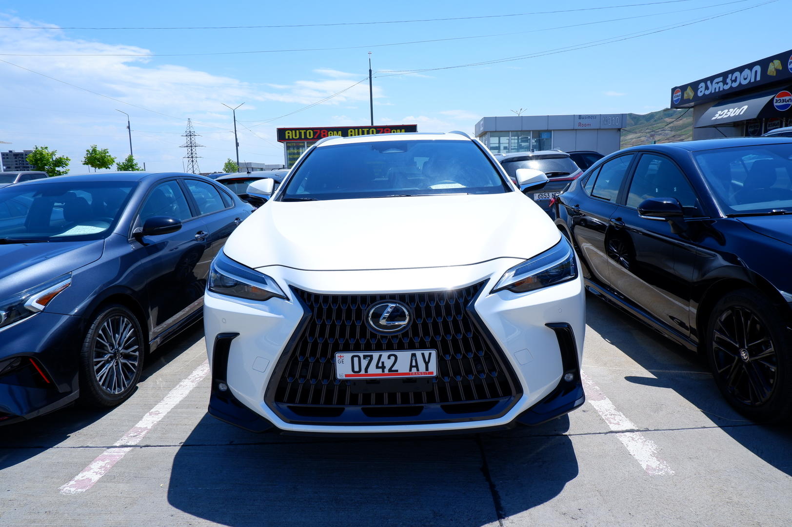 Lexus NX 350 2023 — photo 2