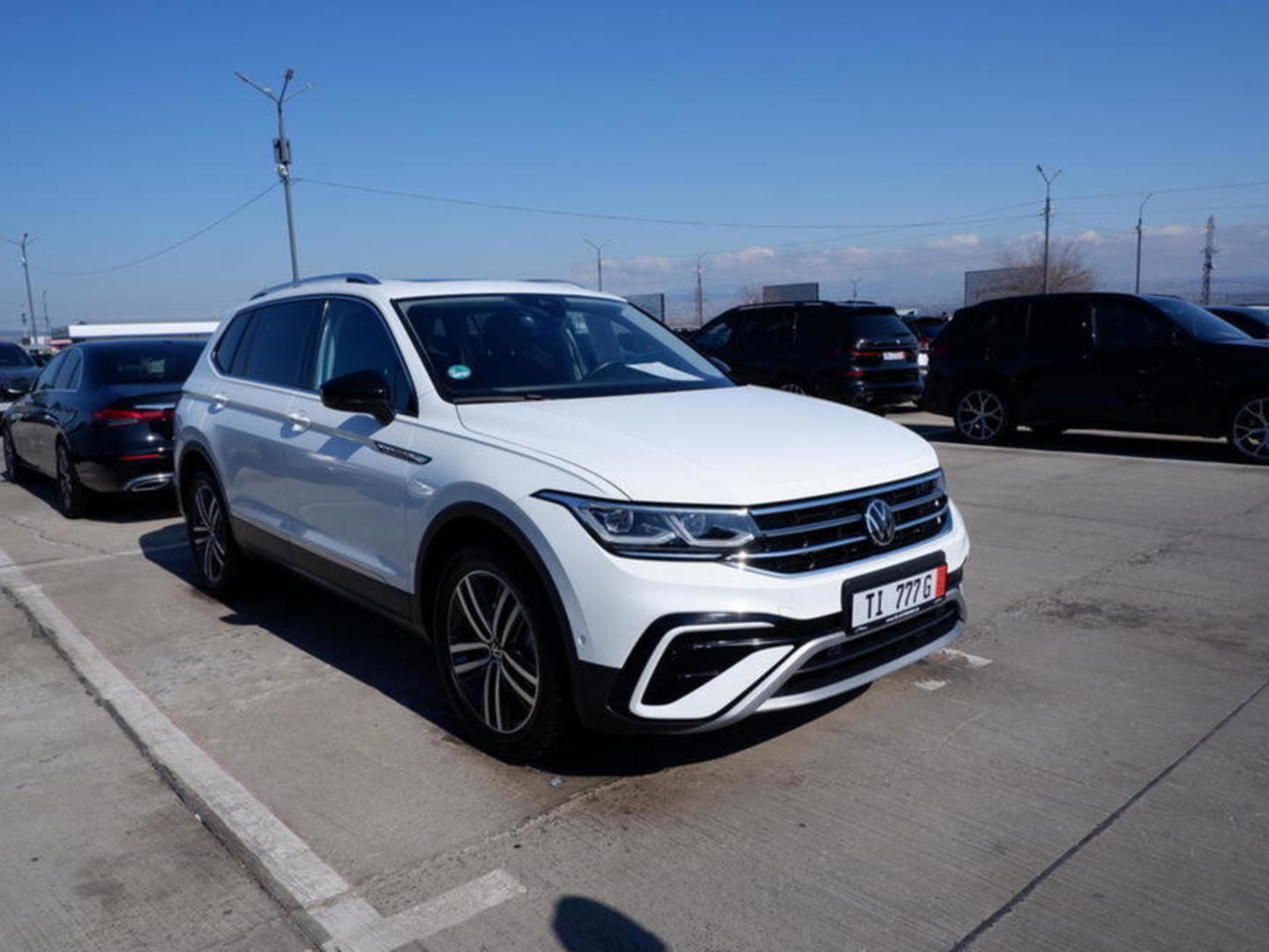 Volkswagen Tiguan 2022 — photo 2