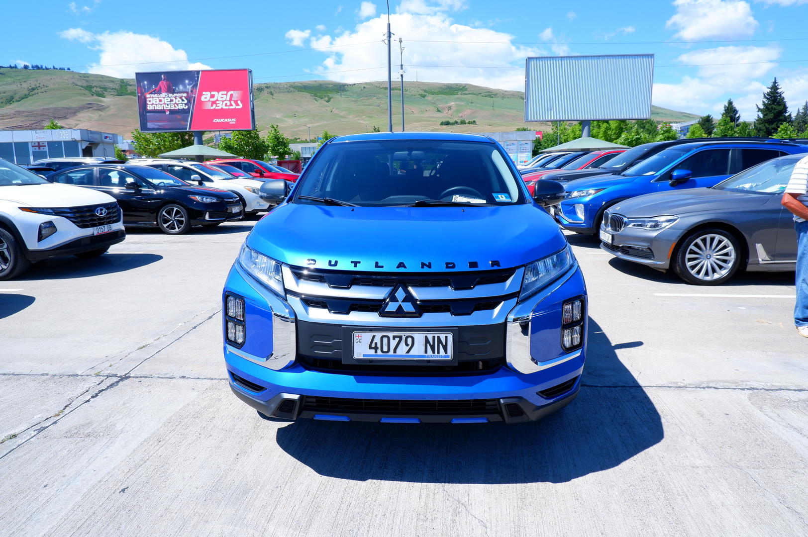 Mitsubishi Outlander Sport 2018 — photo 2