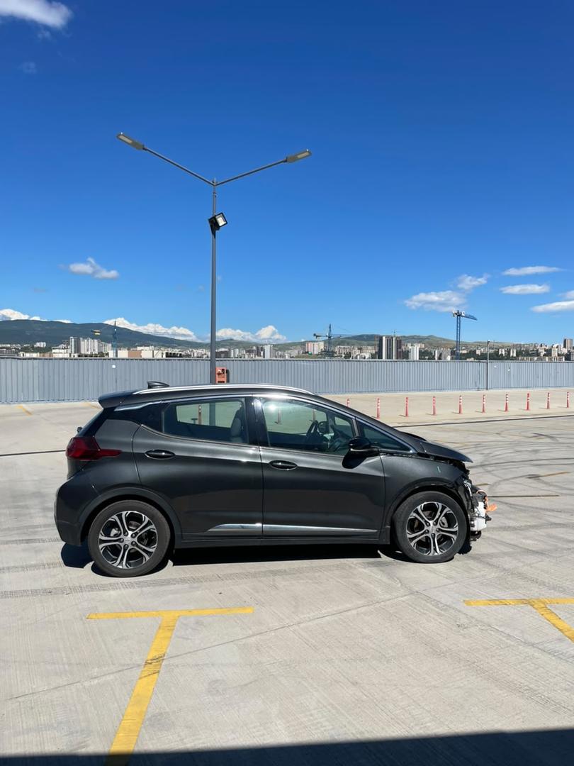 Chevrolet Bolt EV 2019 — photo 2