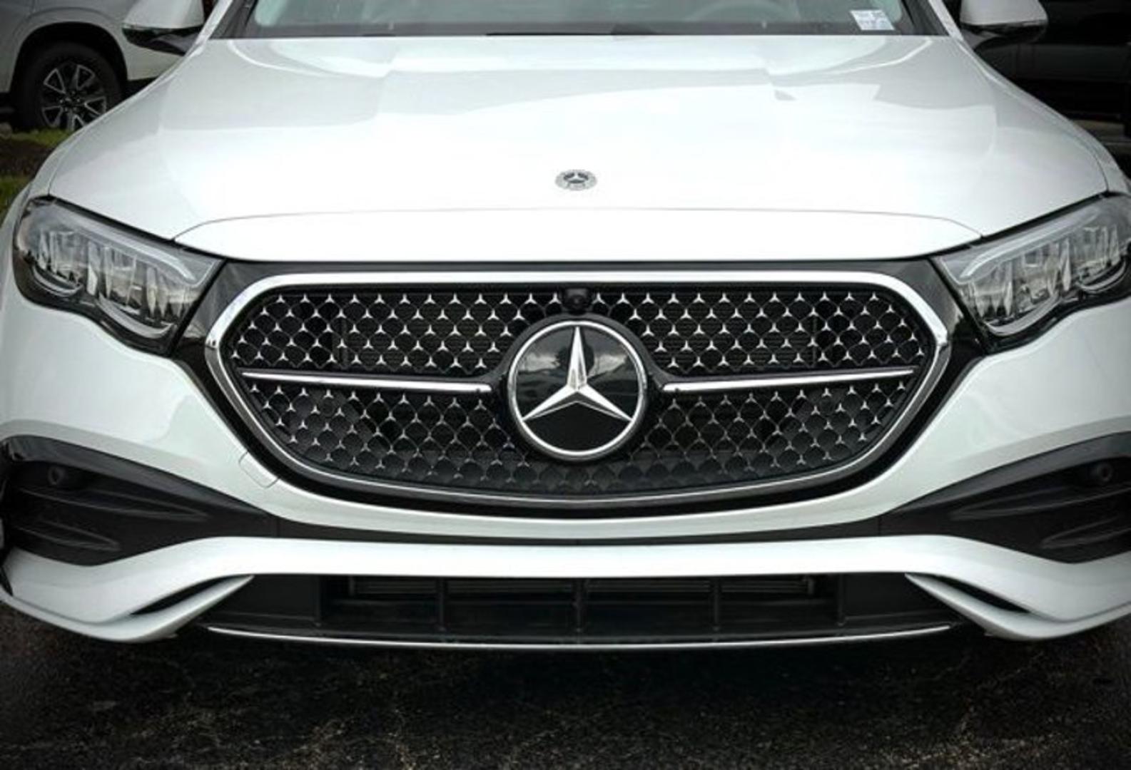 Mercedes-Benz E 500 2025 — photo 2