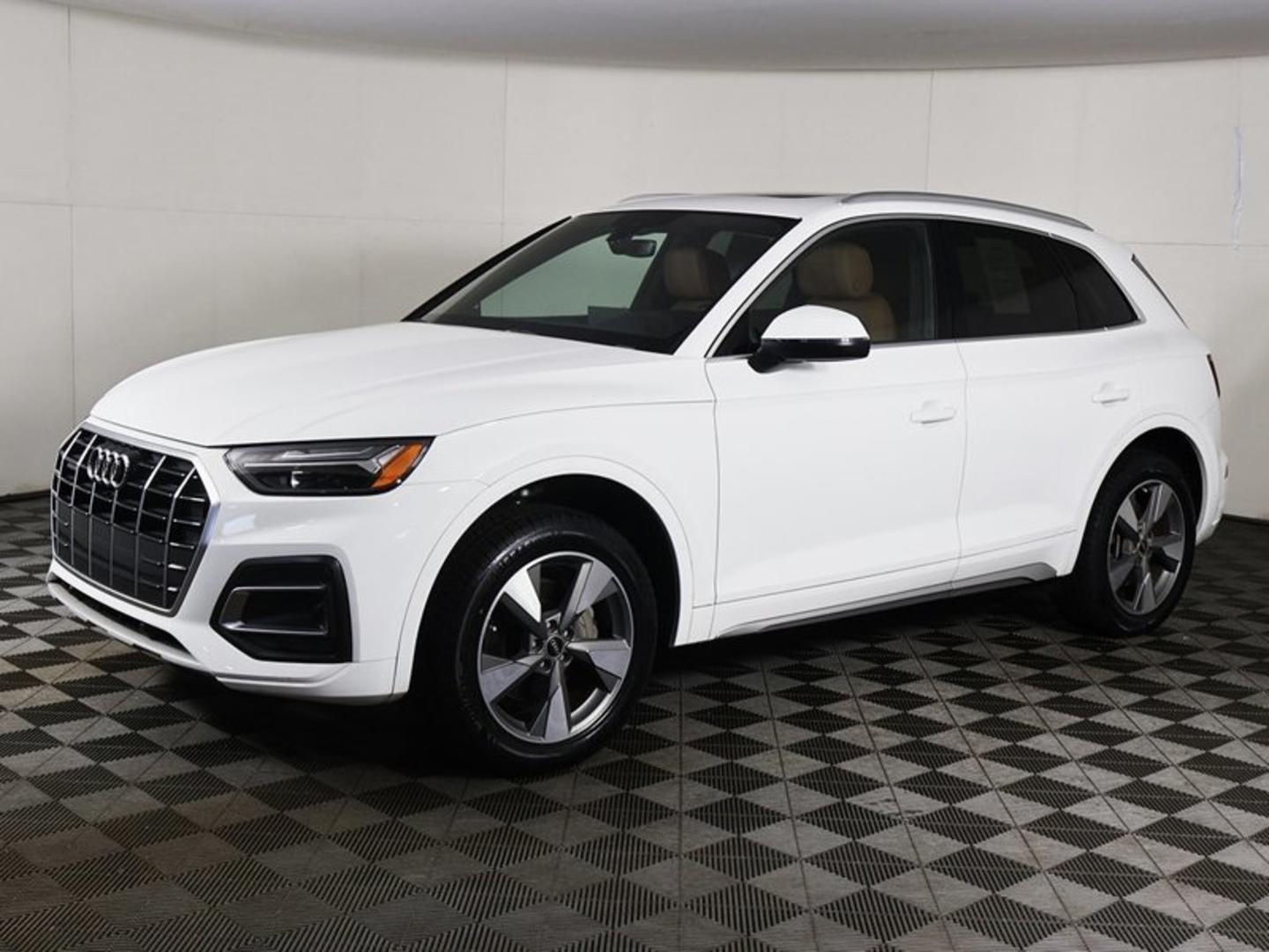 Audi Q5 2023 — photo 2