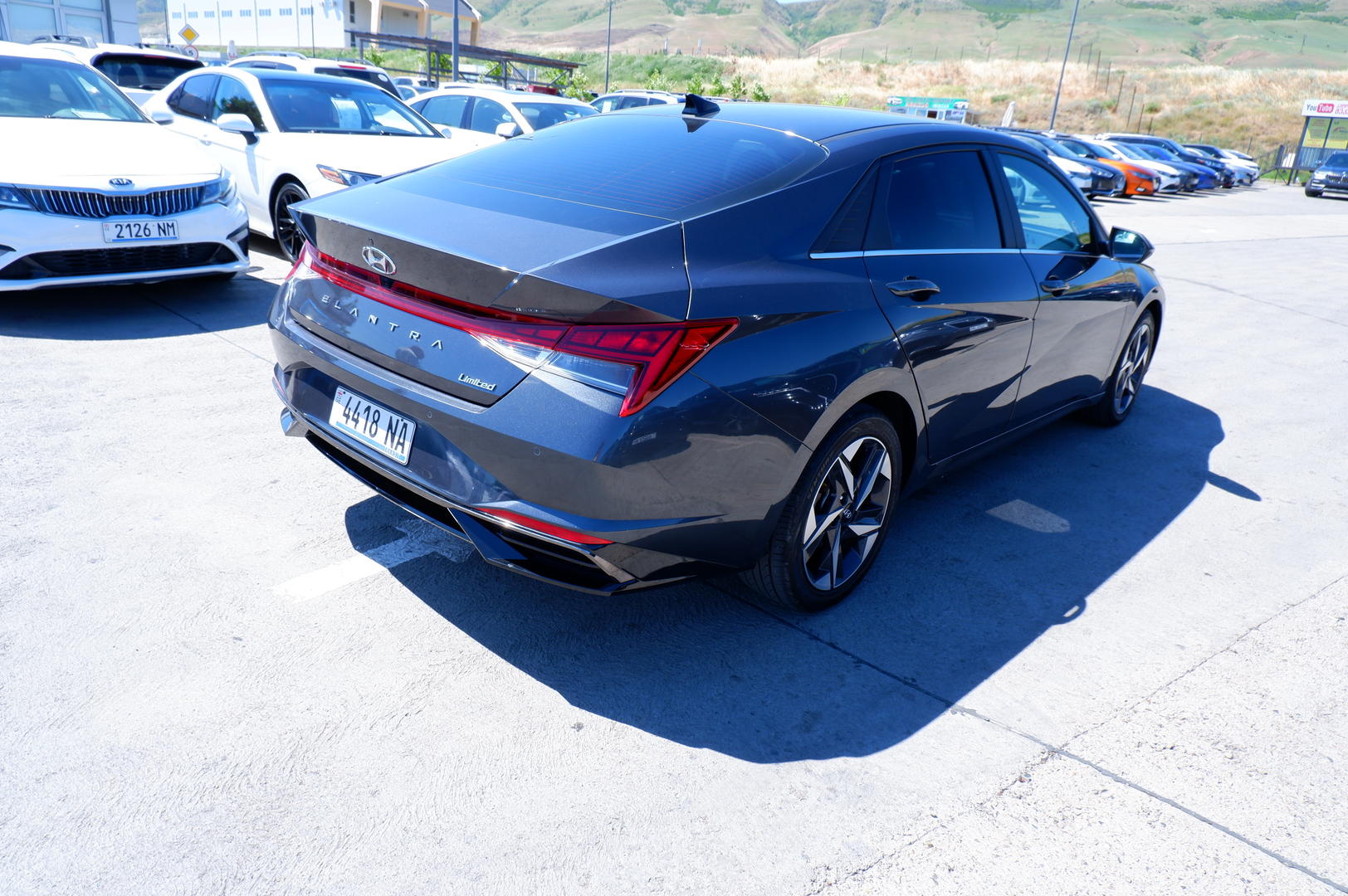 Hyundai Elantra 2022 — photo 2