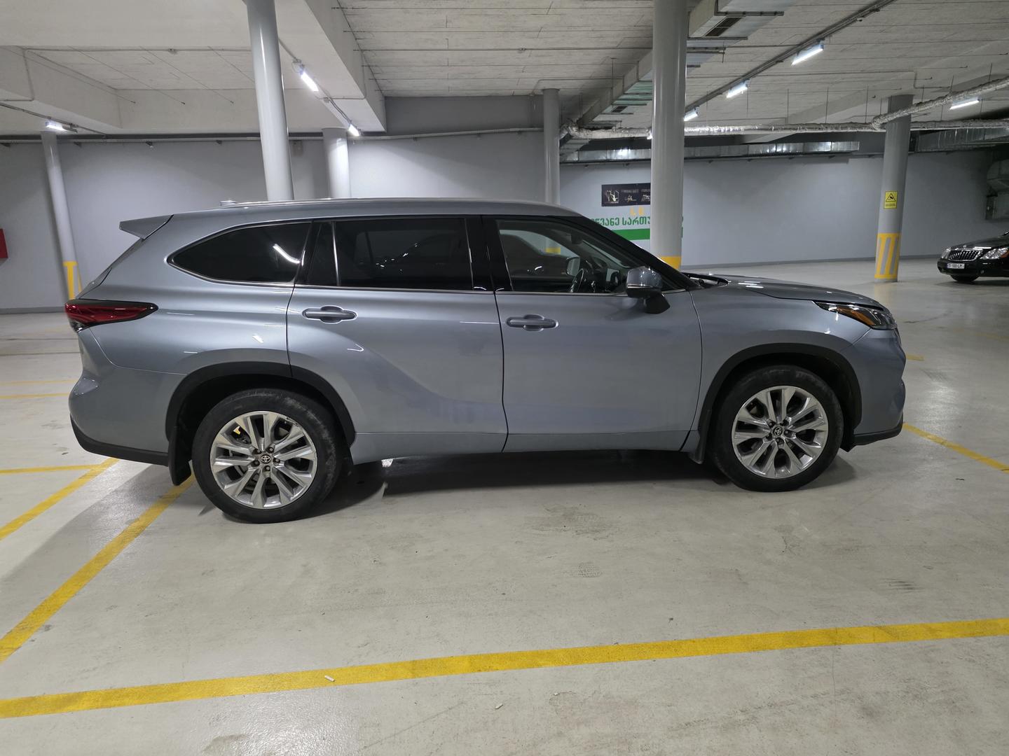 Toyota Highlander 2020 — photo 2