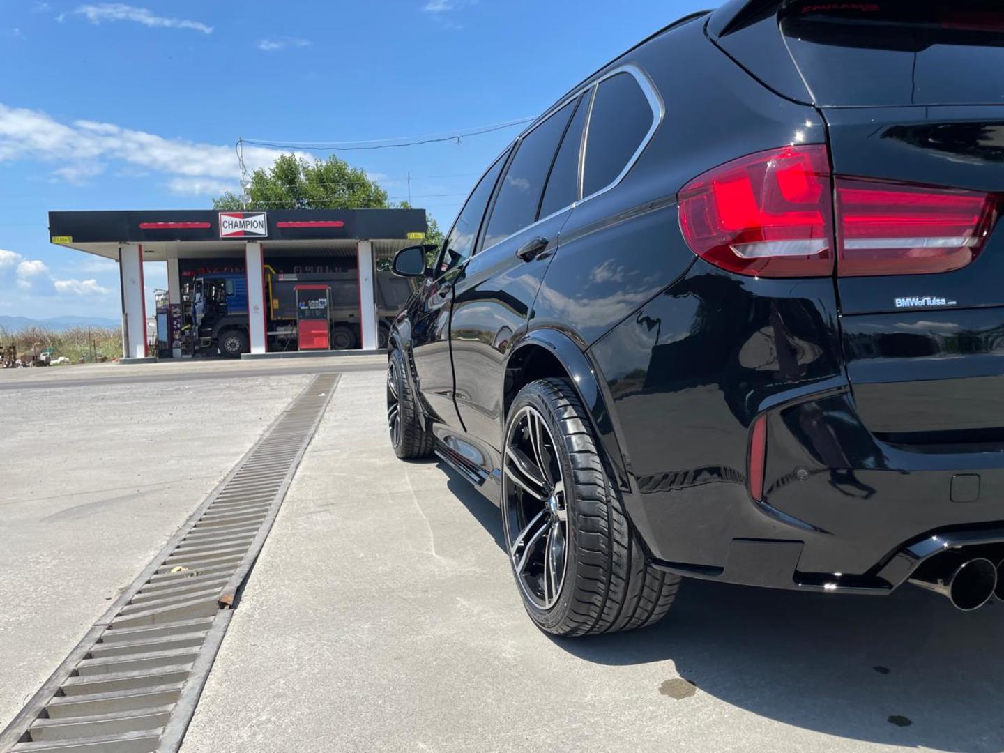 BMW X5 2016 — photo 2