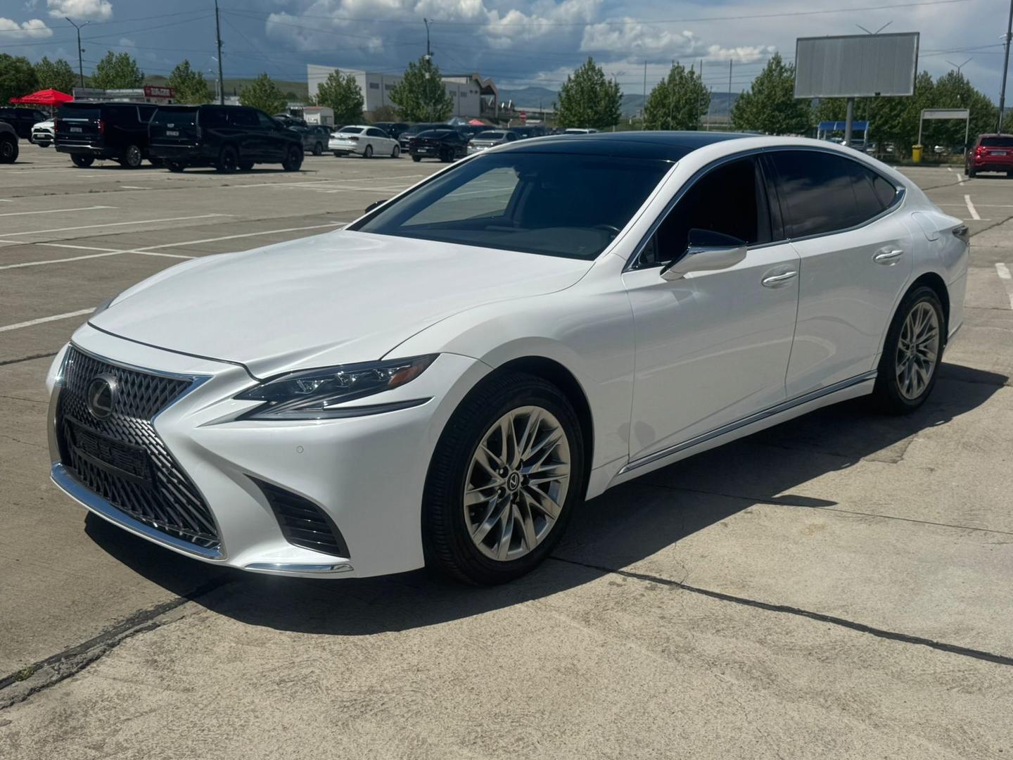 Lexus LS 500 2022 — photo 2