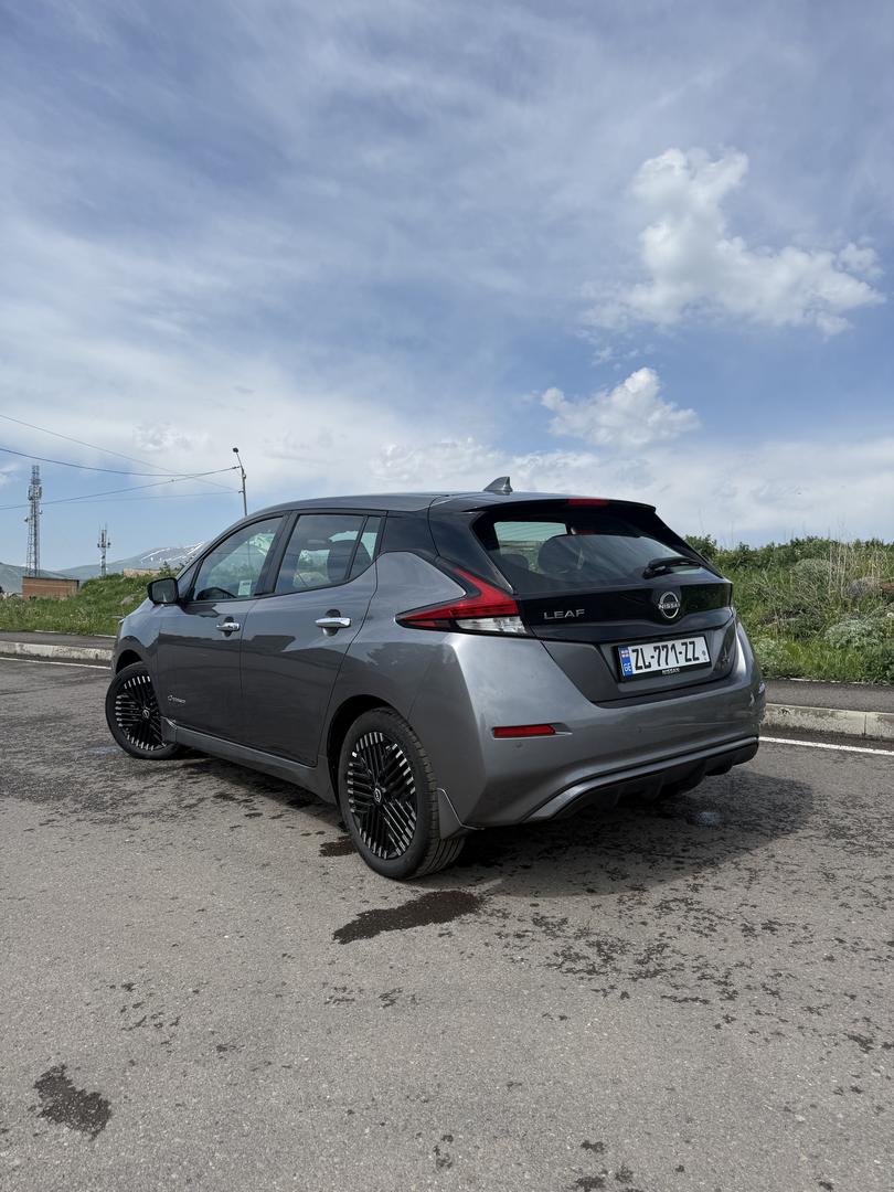 Nissan Leaf 2024 — photo 2