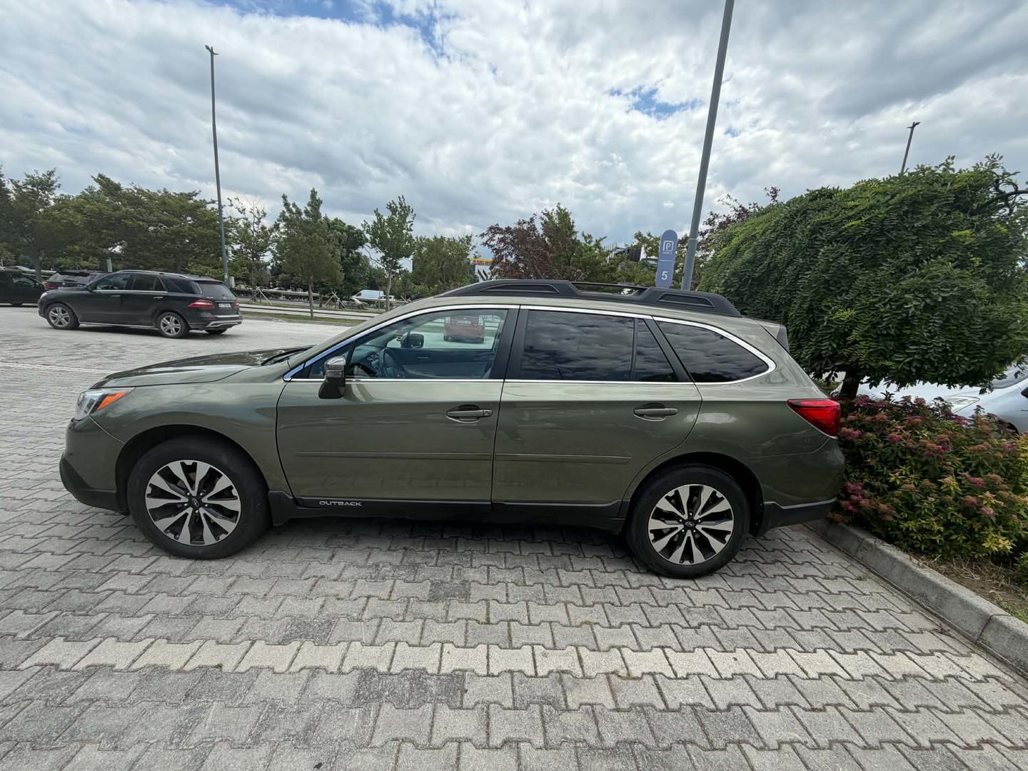 Subaru Outback 2016 — photo 2