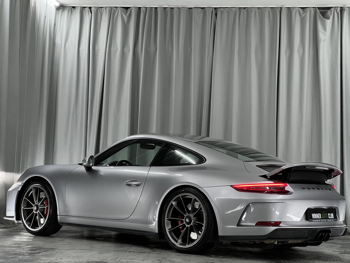 Porsche 911 2018 — photo 2