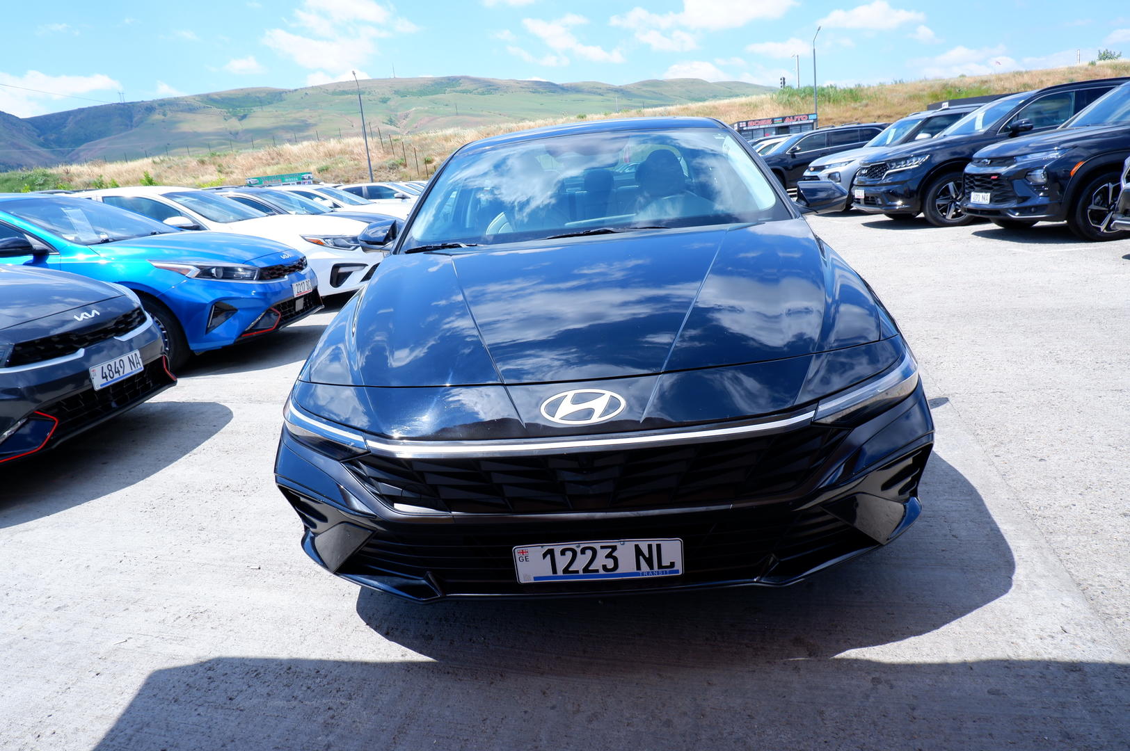 Hyundai Elantra 2023 — photo 2