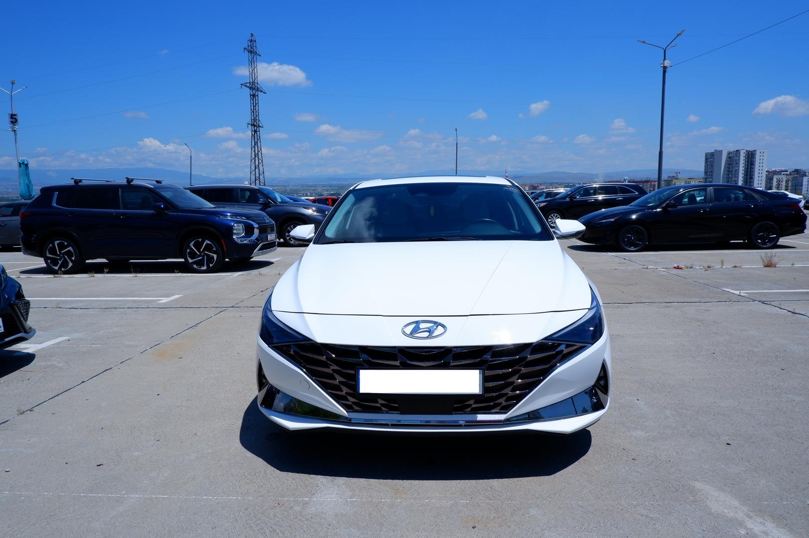 Hyundai Elantra 2023 — photo 2