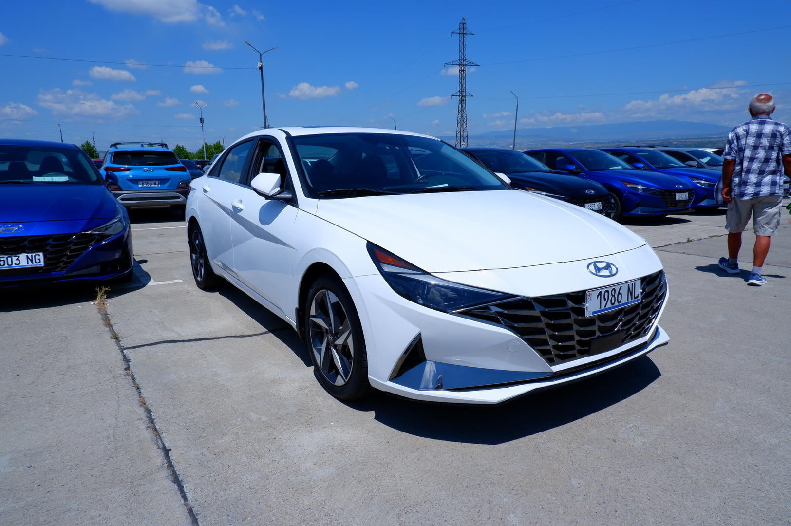 Hyundai Elantra 2023 — photo 2